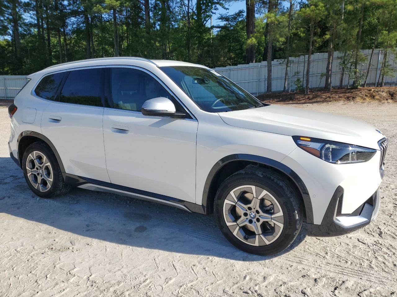 Photo 3 VIN: WBX73EF09P5W79888 - BMW X1 