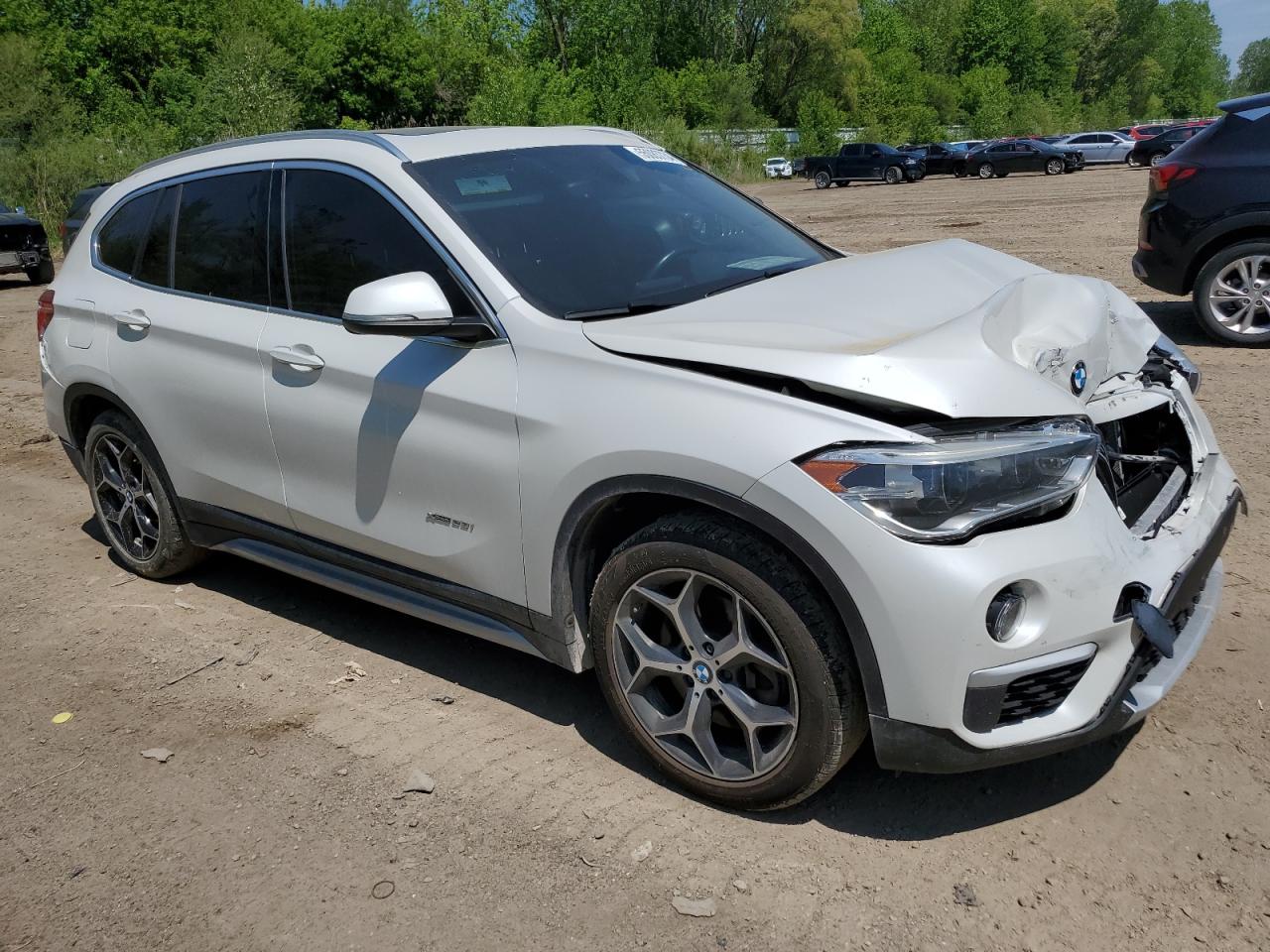 Photo 3 VIN: WBXHT3C30GP883667 - BMW X1 