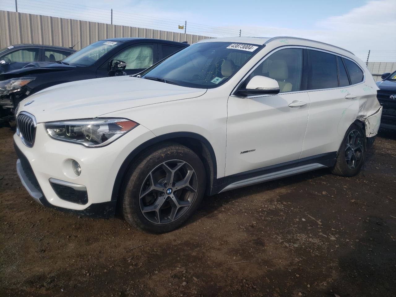 Photo 0 VIN: WBXHT3C30H5F71915 - BMW X1 