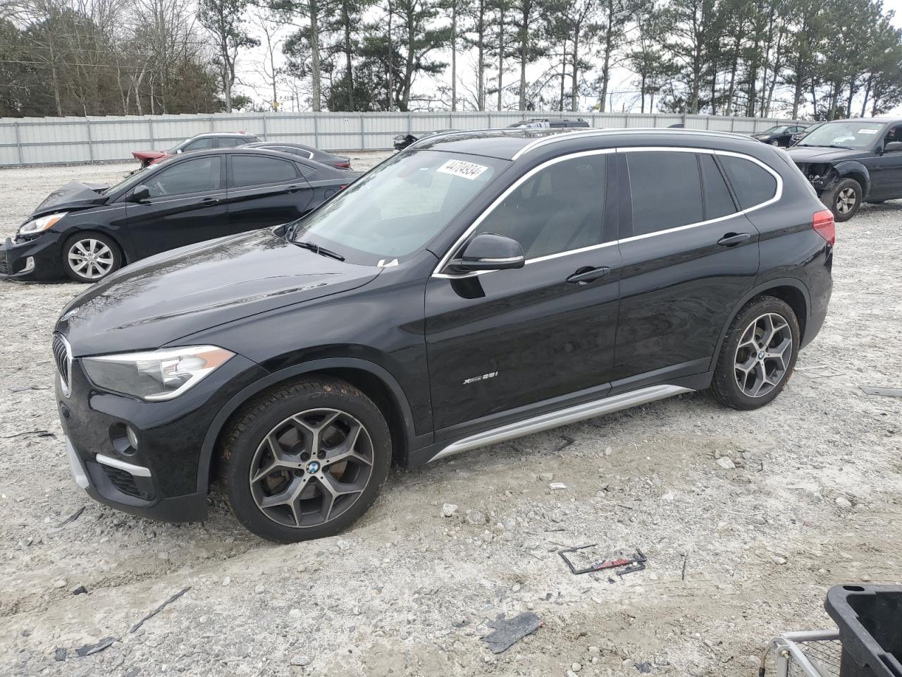 Photo 0 VIN: WBXHT3C30J5F92155 - BMW X1 