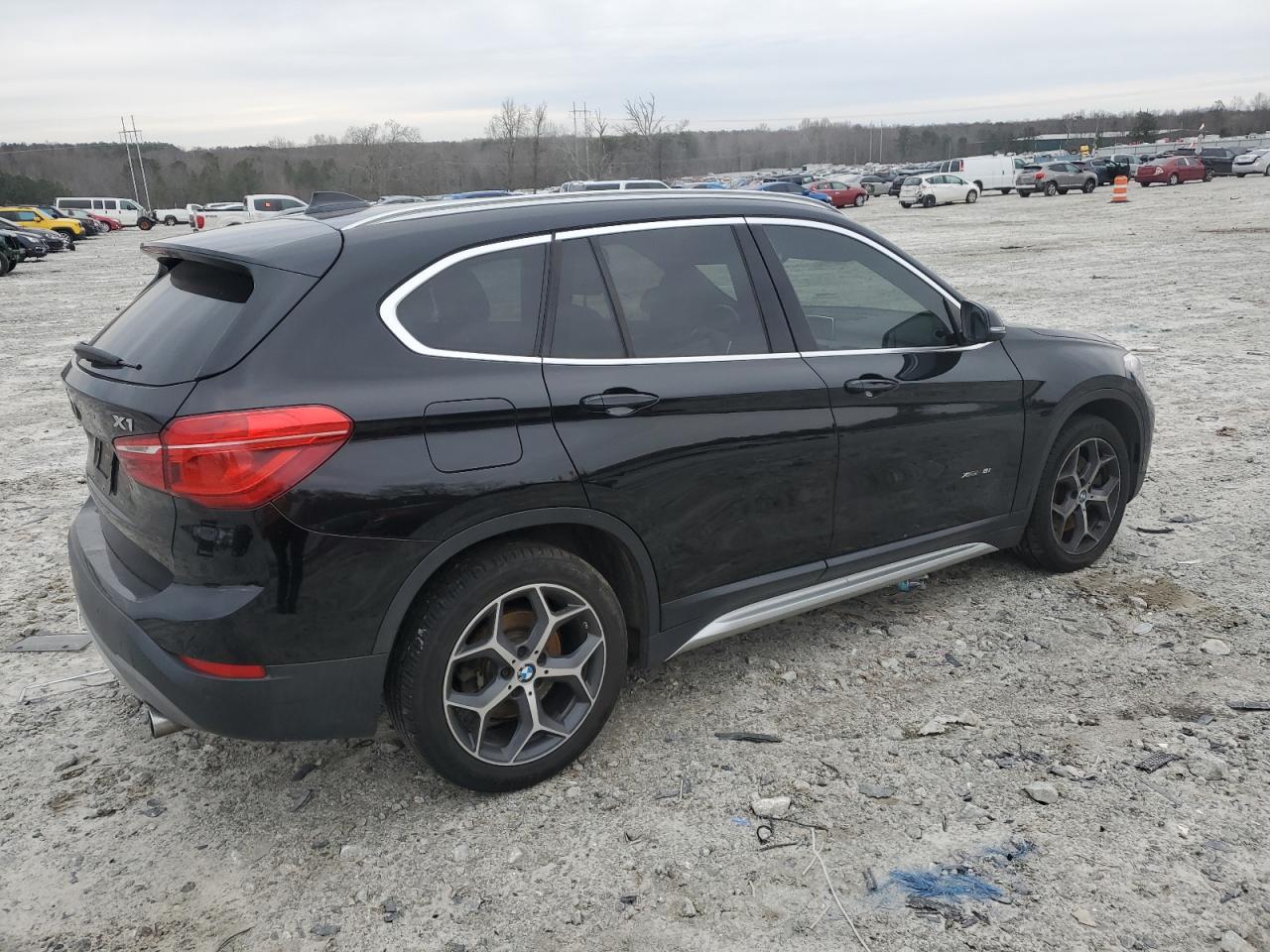 Photo 2 VIN: WBXHT3C30J5F92155 - BMW X1 