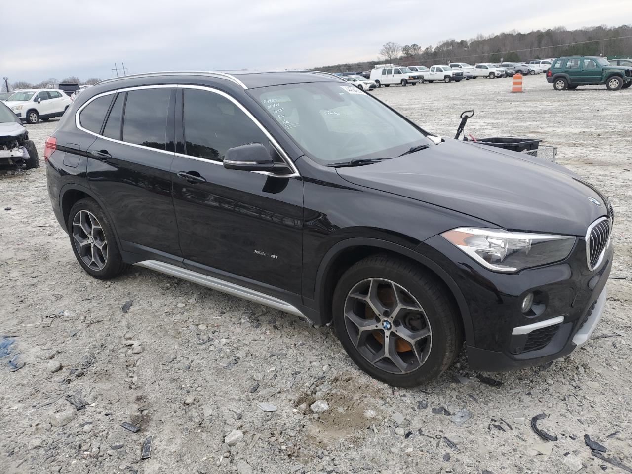 Photo 3 VIN: WBXHT3C30J5F92155 - BMW X1 