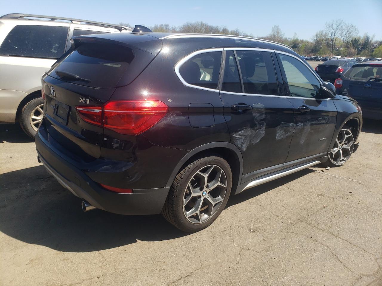 Photo 2 VIN: WBXHT3C30J5K31988 - BMW X1 