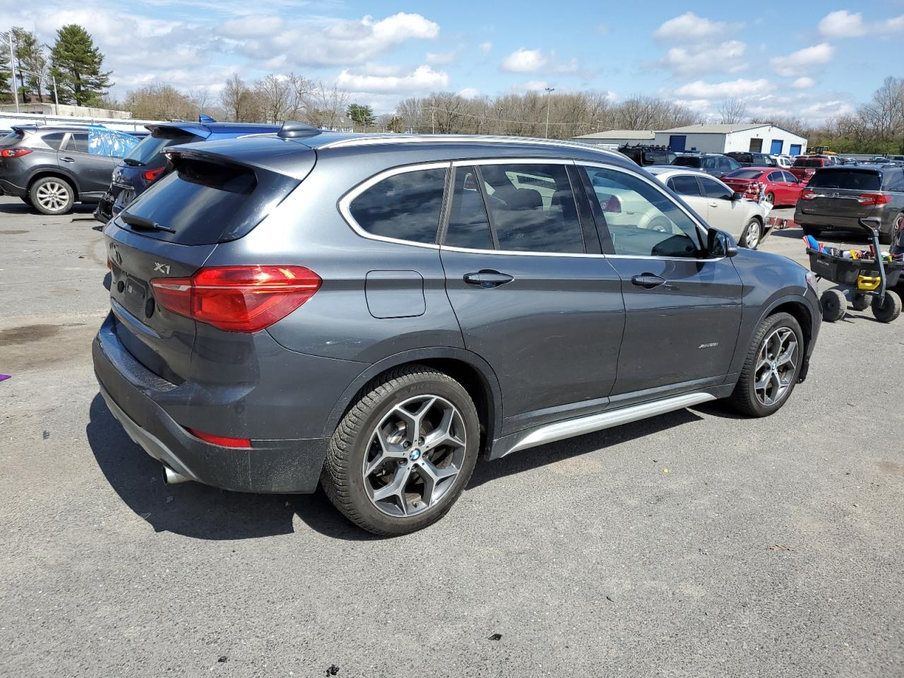 Photo 2 VIN: WBXHT3C31G5E54780 - BMW X1 