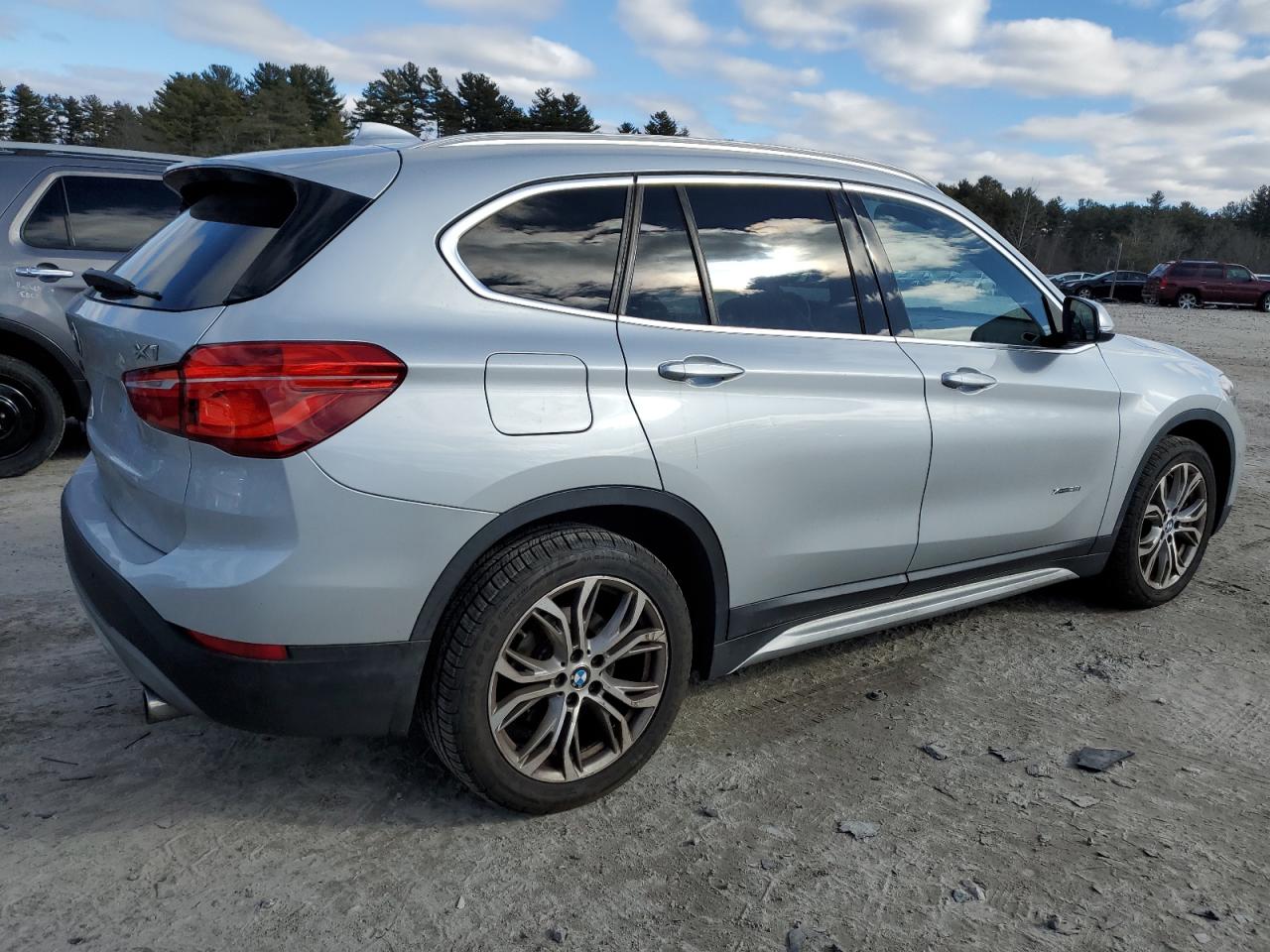 Photo 2 VIN: WBXHT3C31GP884665 - BMW X1 