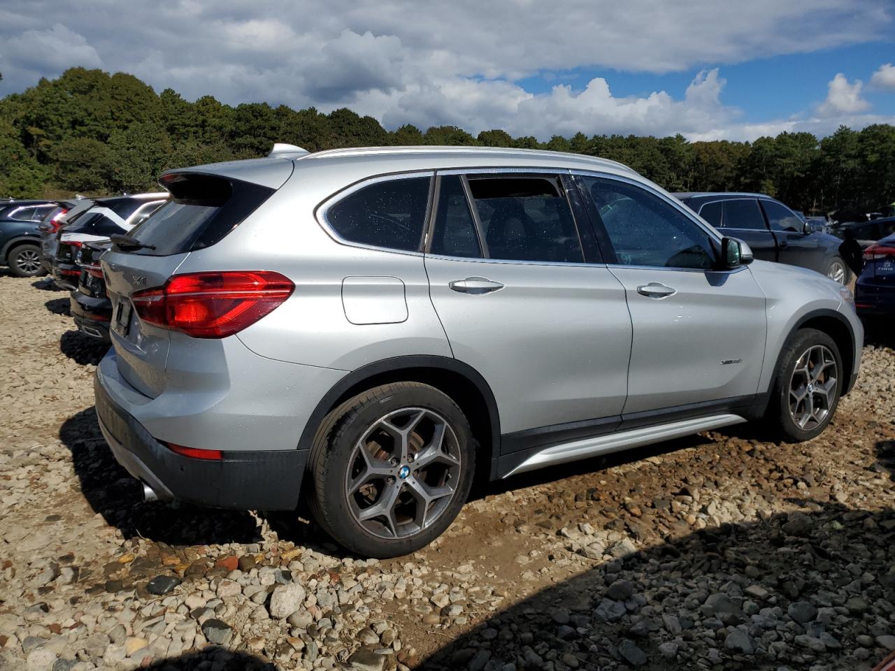 Photo 2 VIN: WBXHT3C31H5F70904 - BMW X1 