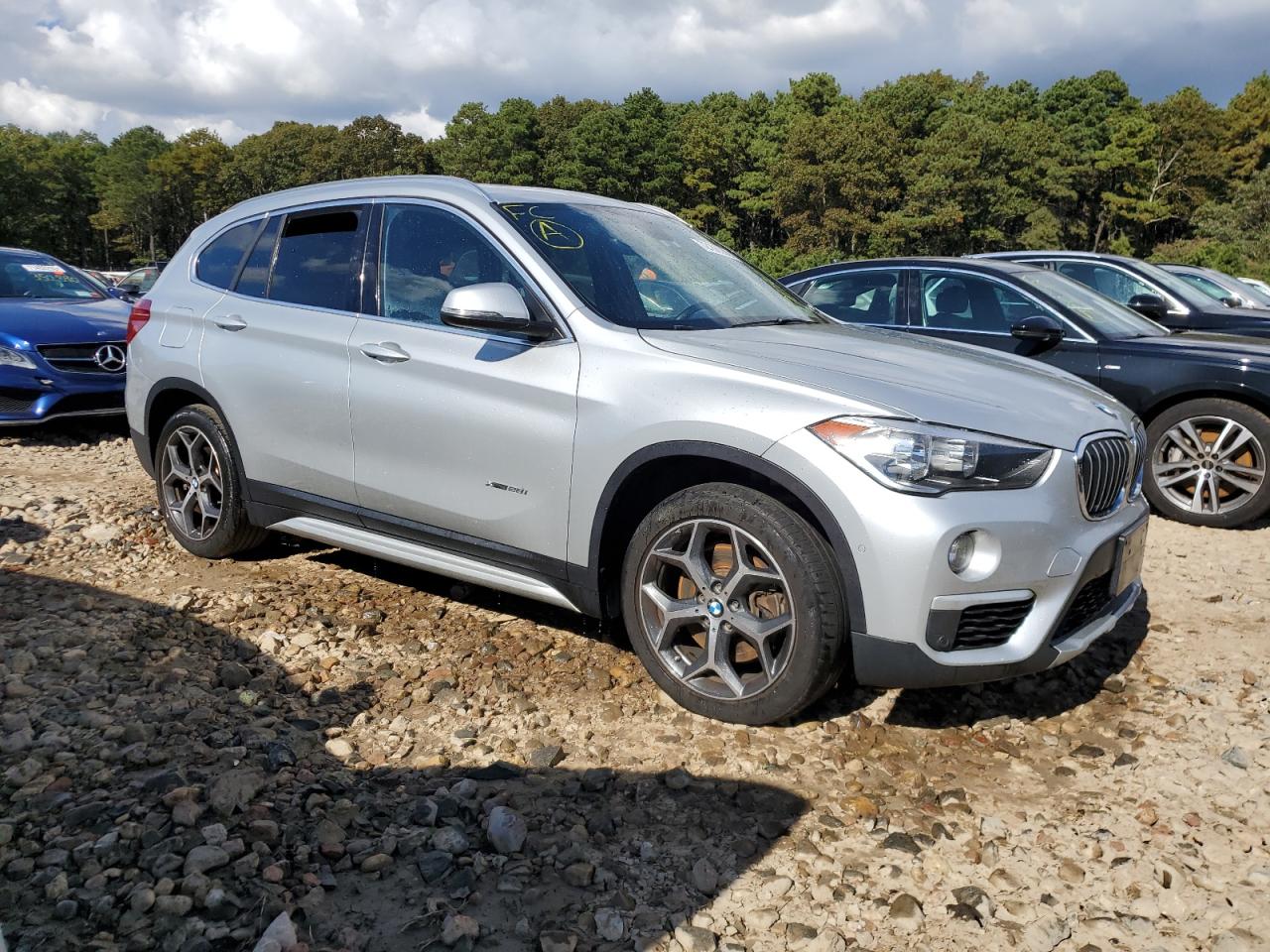 Photo 3 VIN: WBXHT3C31H5F70904 - BMW X1 