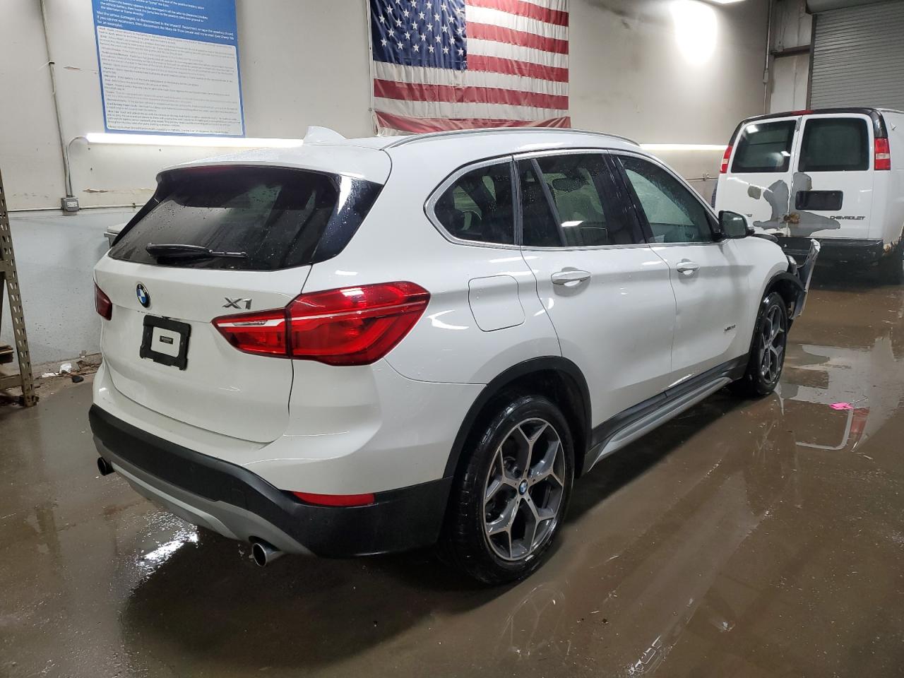 Photo 2 VIN: WBXHT3C31H5F76458 - BMW X1 