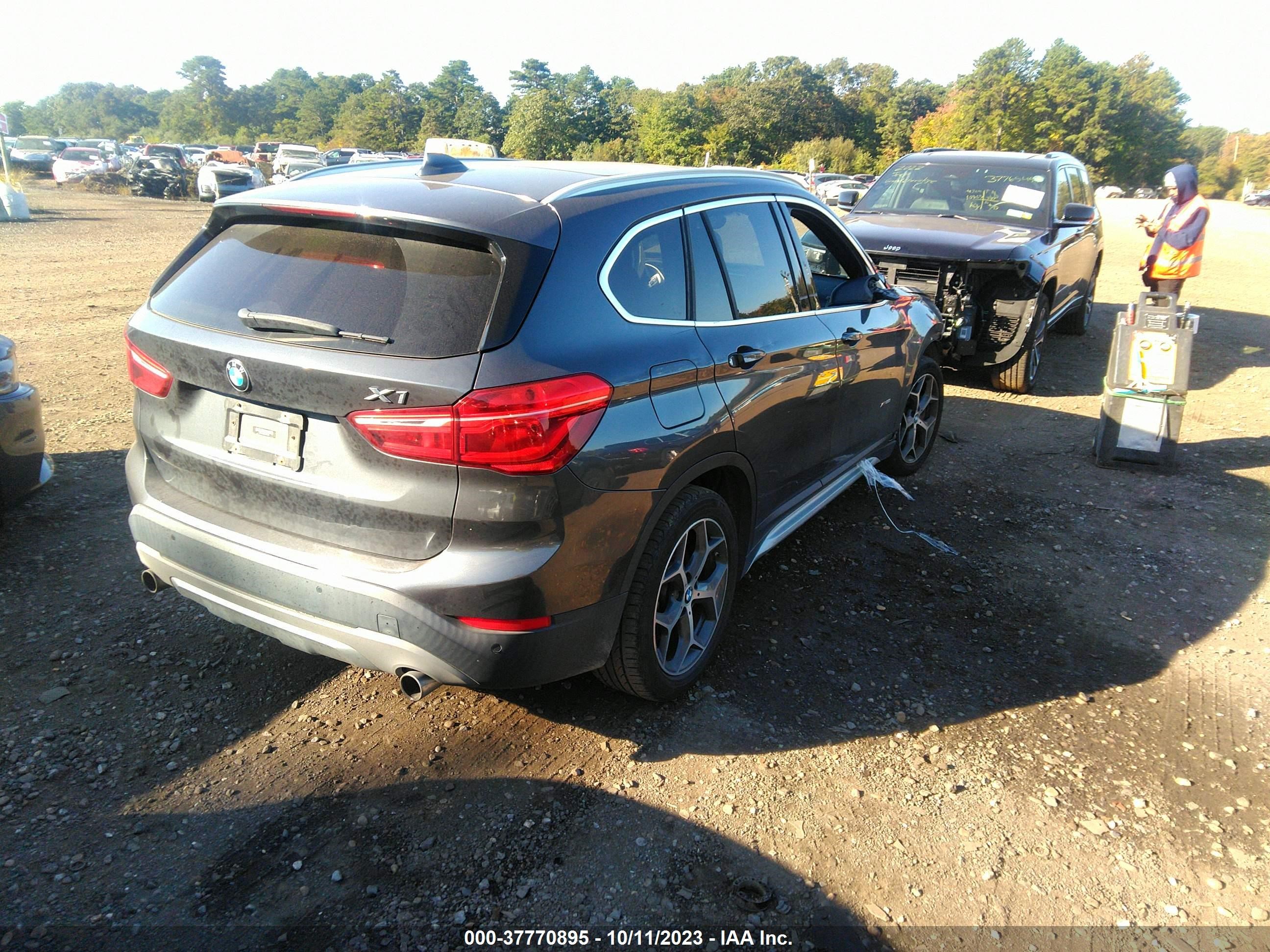 Photo 3 VIN: WBXHT3C31H5F80154 - BMW X1 