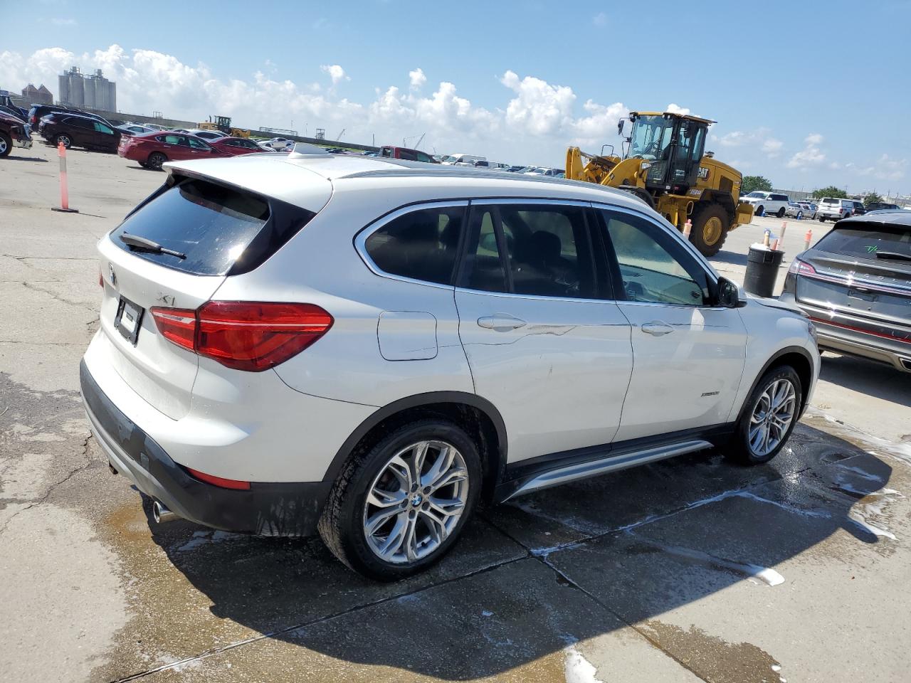 Photo 2 VIN: WBXHT3C31J5F89877 - BMW X1 