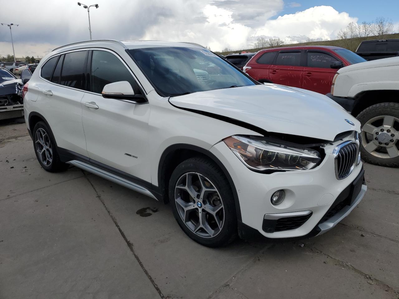 Photo 3 VIN: WBXHT3C31J5K21941 - BMW X1 