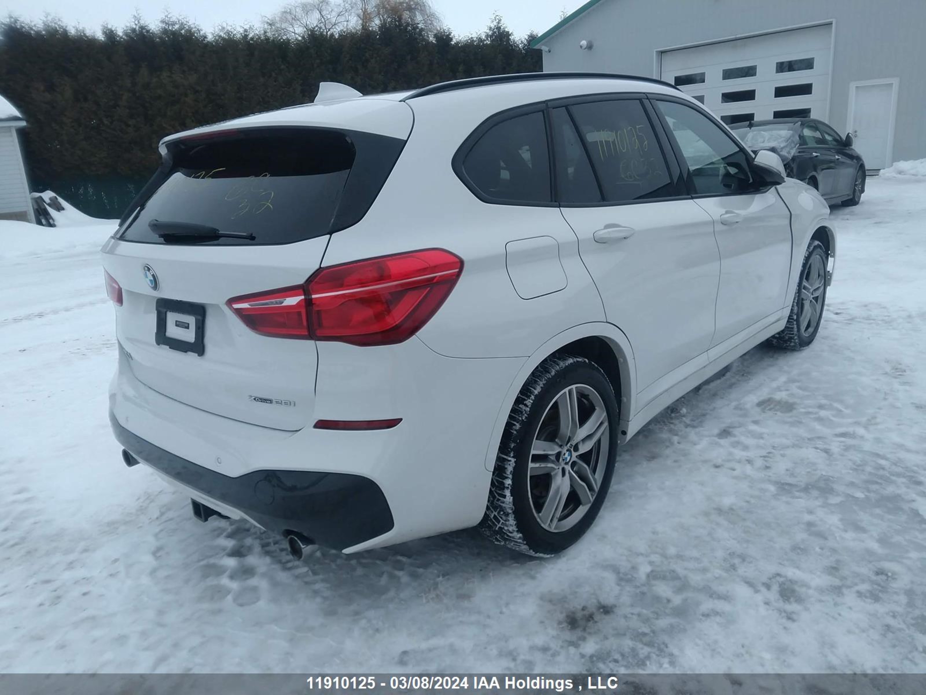 Photo 3 VIN: WBXHT3C31J5L29847 - BMW X1 