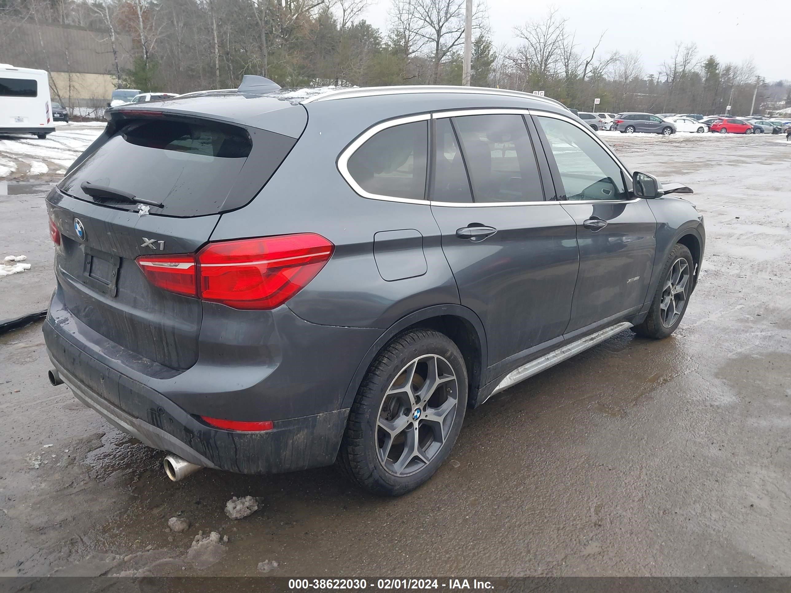 Photo 3 VIN: WBXHT3C33G5E56868 - BMW X1 