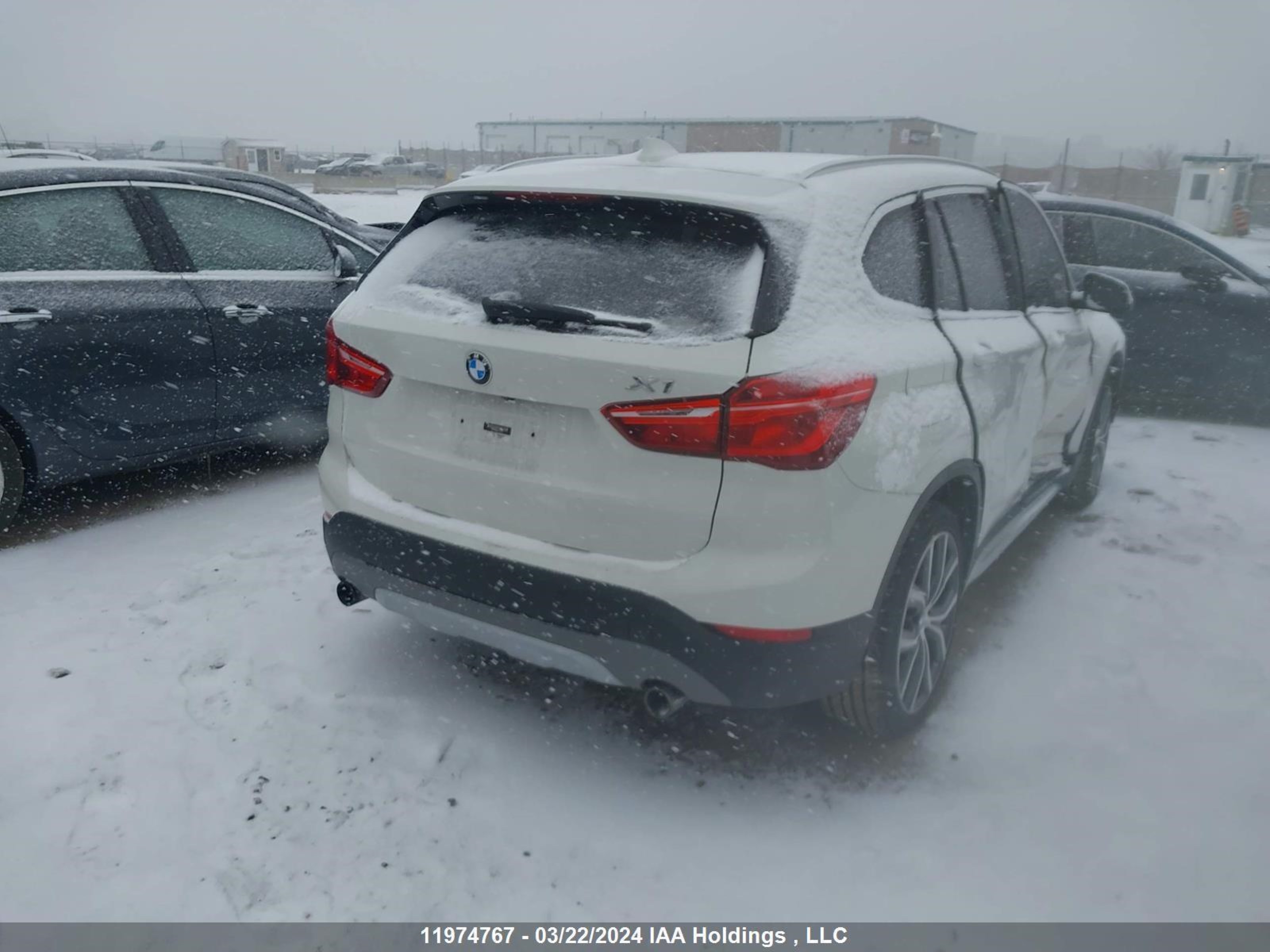 Photo 3 VIN: WBXHT3C33GP884828 - BMW X1 