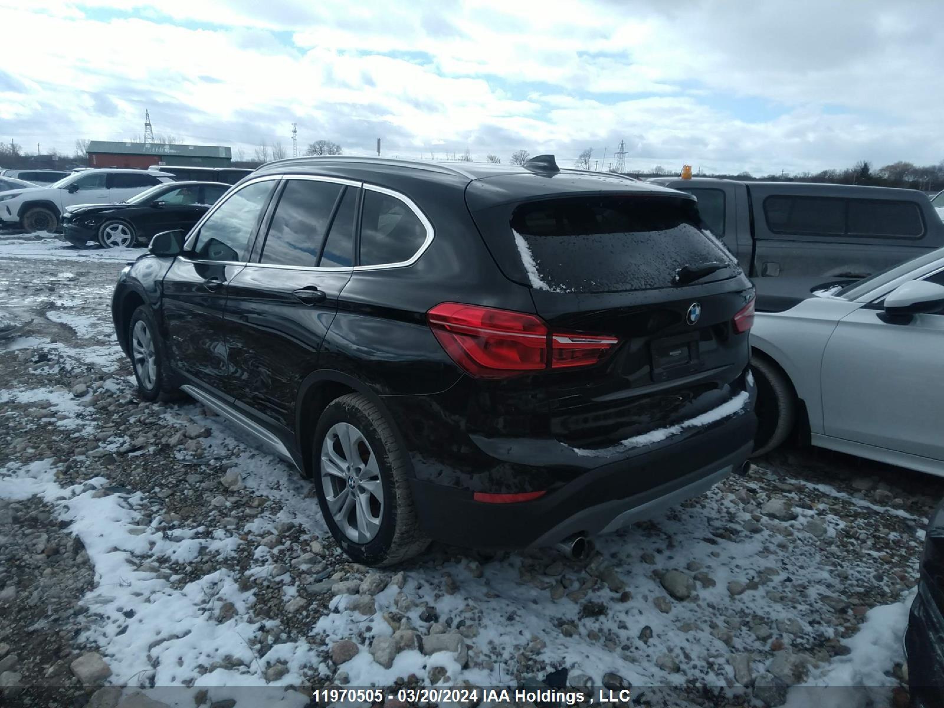 Photo 2 VIN: WBXHT3C33J5F90643 - BMW X1 