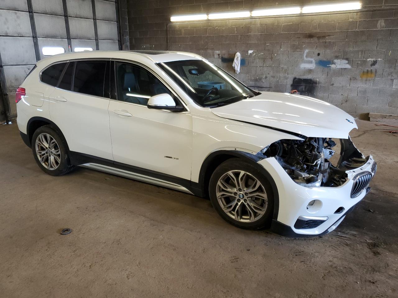 Photo 3 VIN: WBXHT3C33J5K21259 - BMW X1 