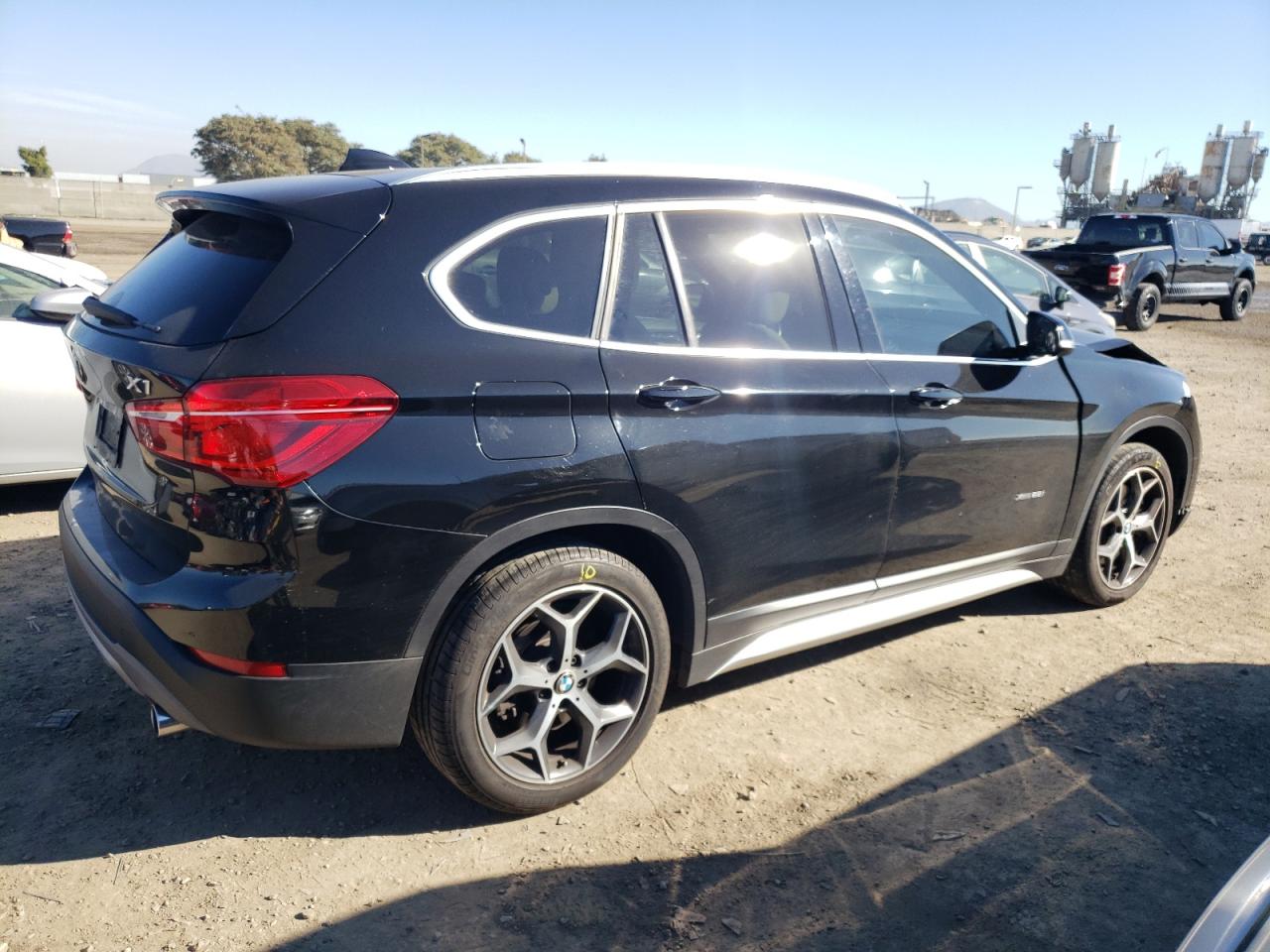 Photo 2 VIN: WBXHT3C33J5K30706 - BMW X1 