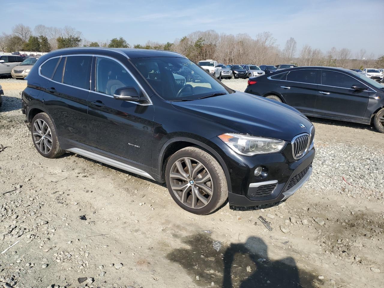 Photo 3 VIN: WBXHT3C34H5F70413 - BMW X1 