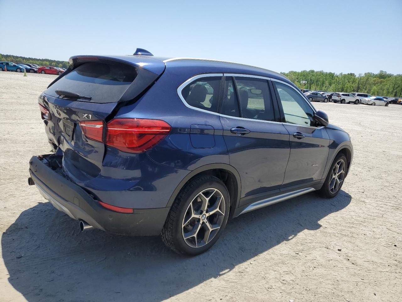 Photo 3 VIN: WBXHT3C34H5F75417 - BMW X1 