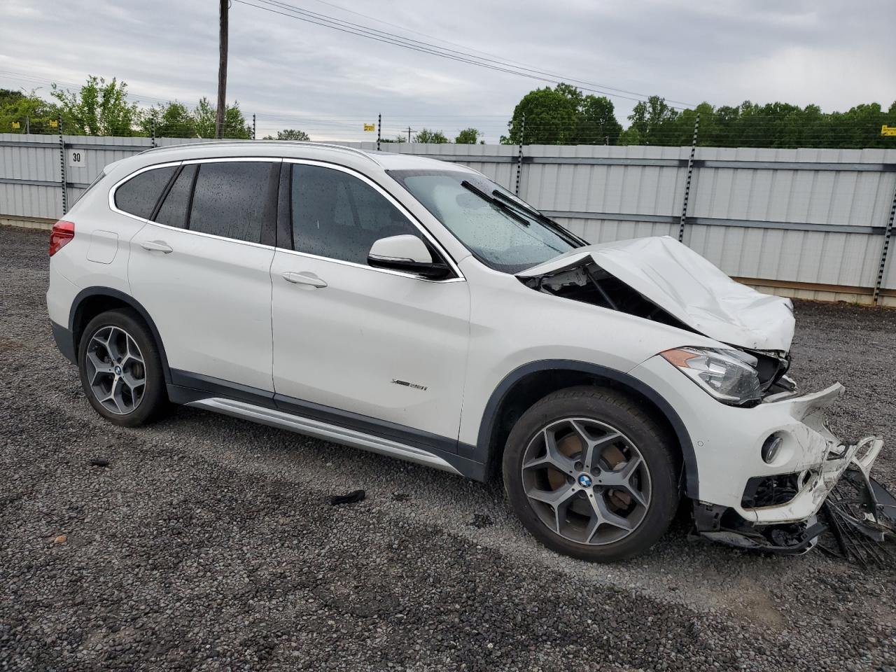 Photo 3 VIN: WBXHT3C34J5K22954 - BMW X1 