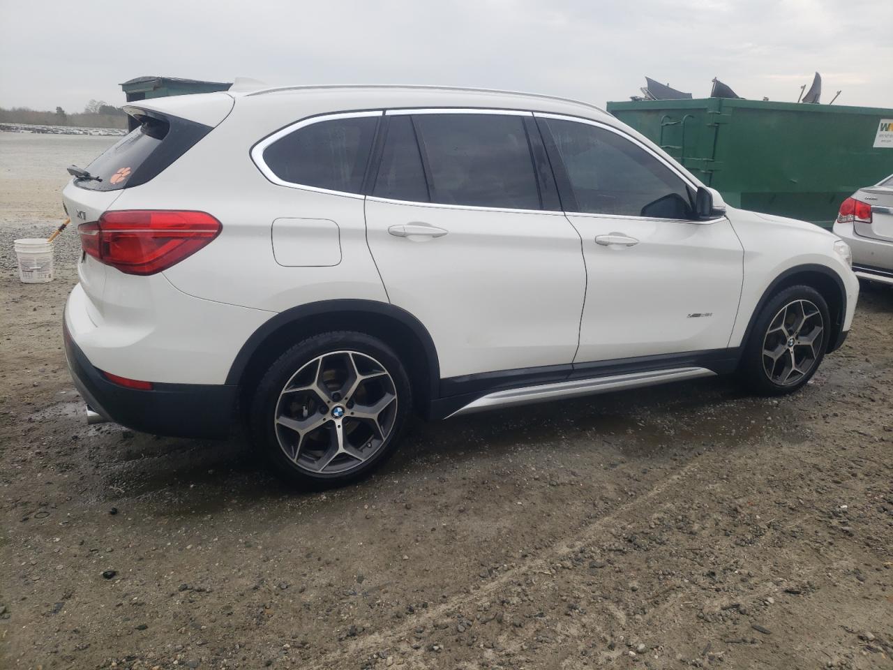 Photo 2 VIN: WBXHT3C35GP883308 - BMW X1 