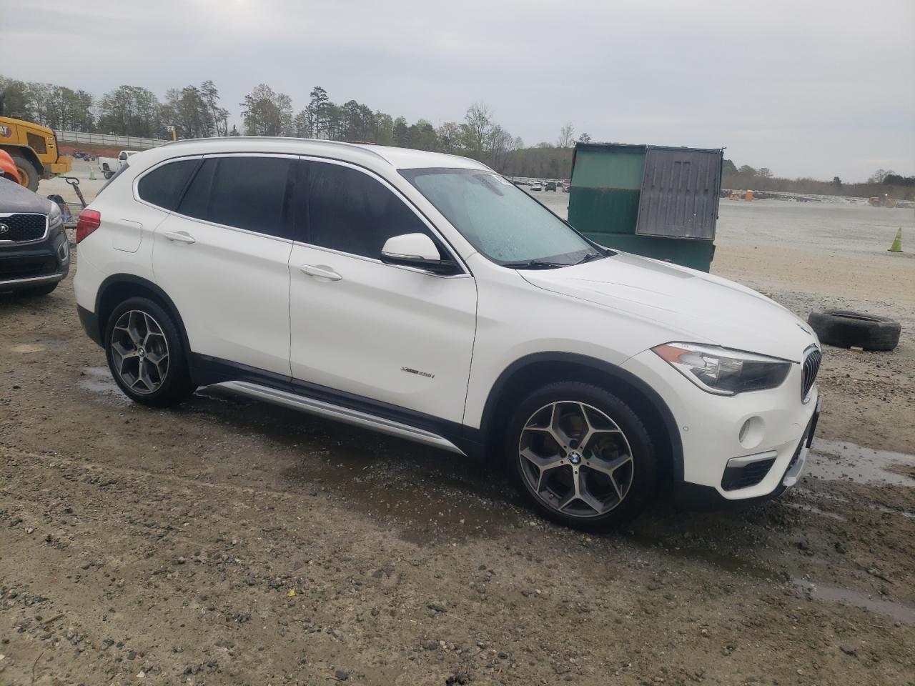 Photo 3 VIN: WBXHT3C35GP883308 - BMW X1 