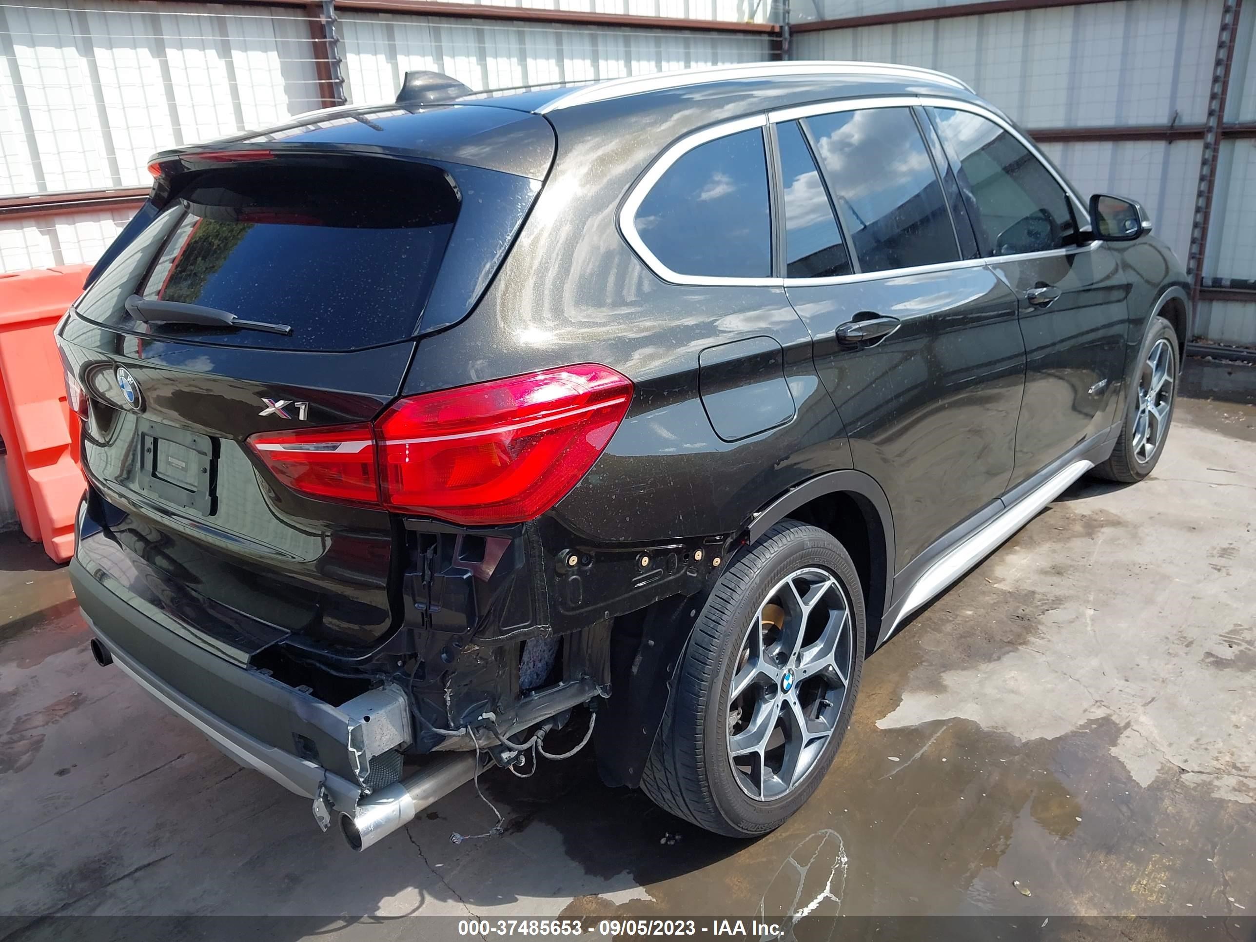 Photo 3 VIN: WBXHT3C35H5F71683 - BMW X1 