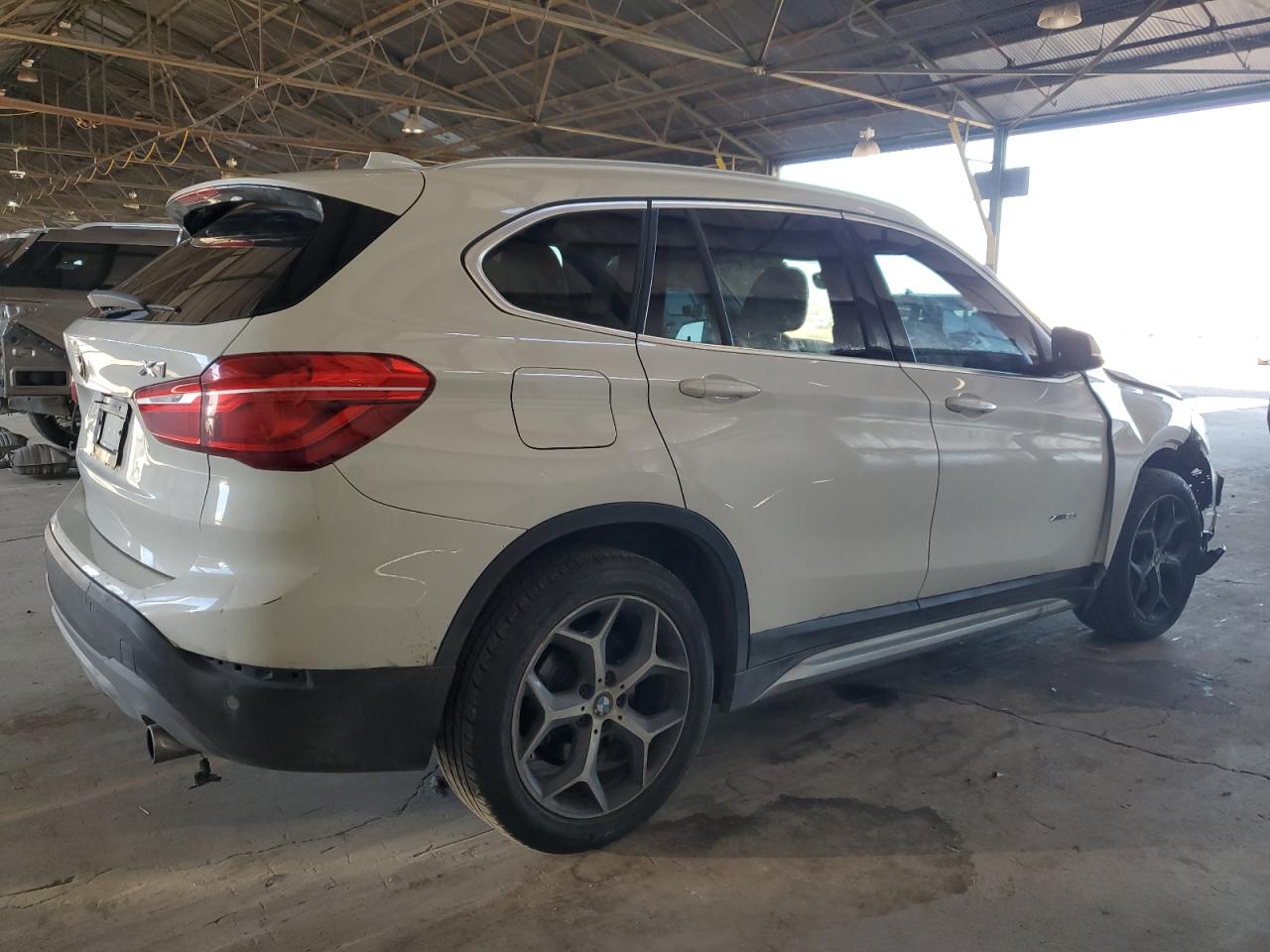 Photo 2 VIN: WBXHT3C35H5F78701 - BMW X1 