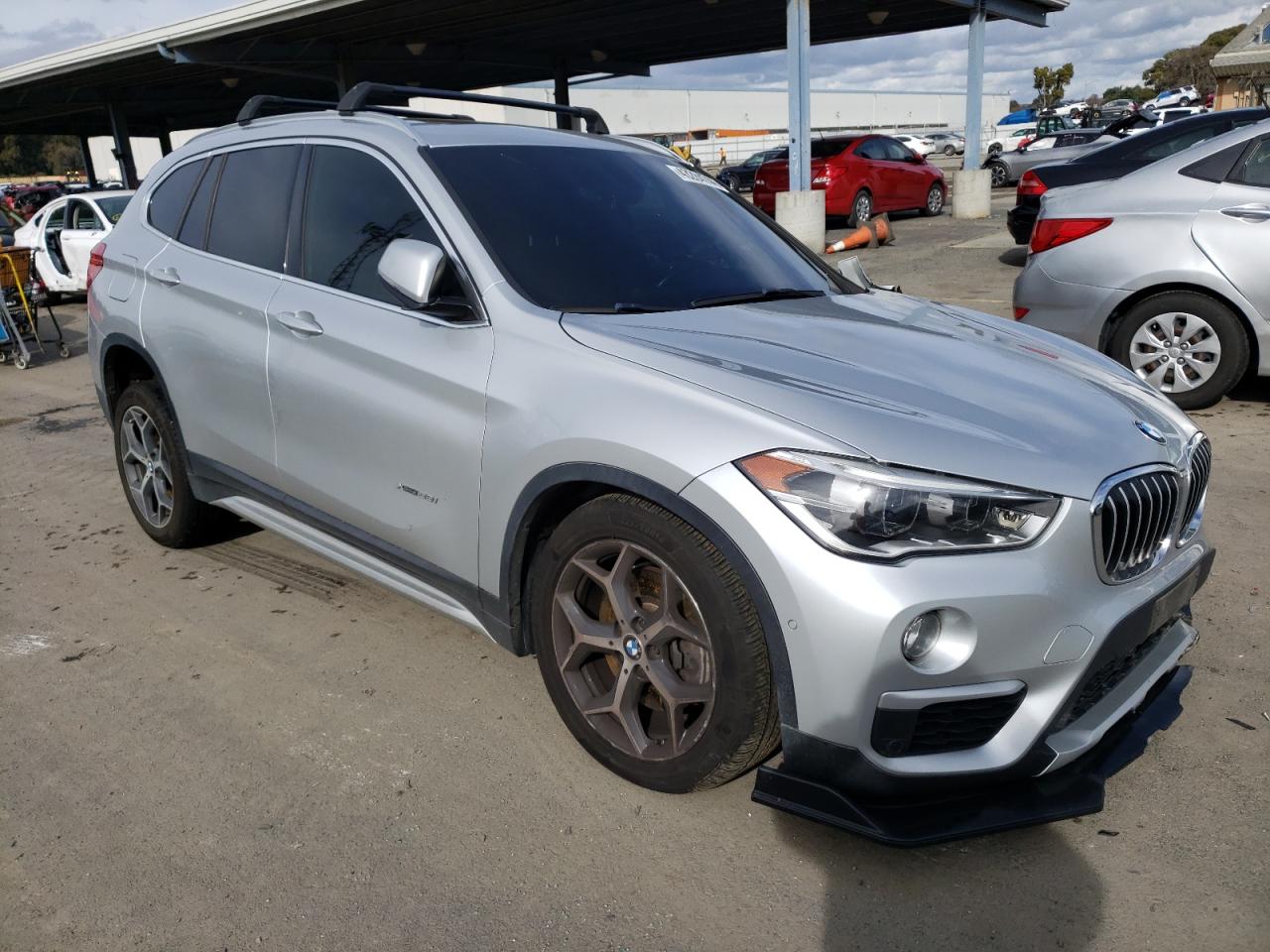 Photo 3 VIN: WBXHT3C36H5F68582 - BMW X1 