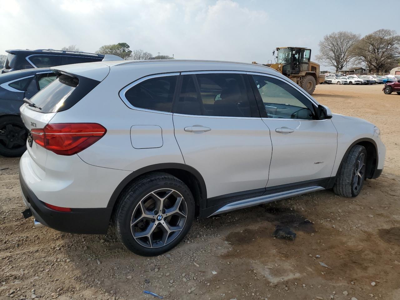 Photo 2 VIN: WBXHT3C36H5F74026 - BMW X1 