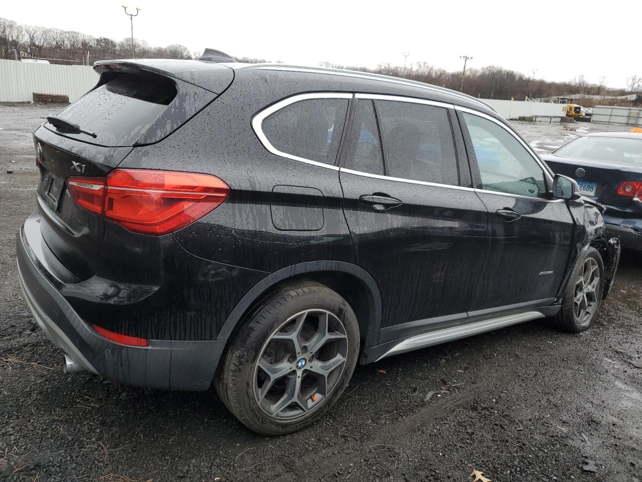 Photo 2 VIN: WBXHT3C36H5F77198 - BMW X1 