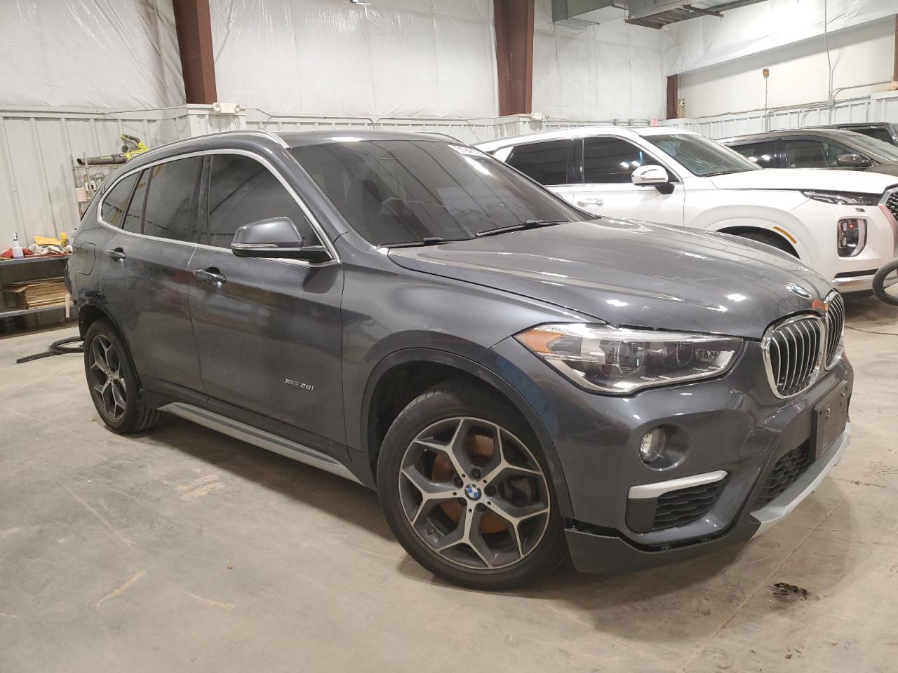 Photo 3 VIN: WBXHT3C37GP882371 - BMW X1 