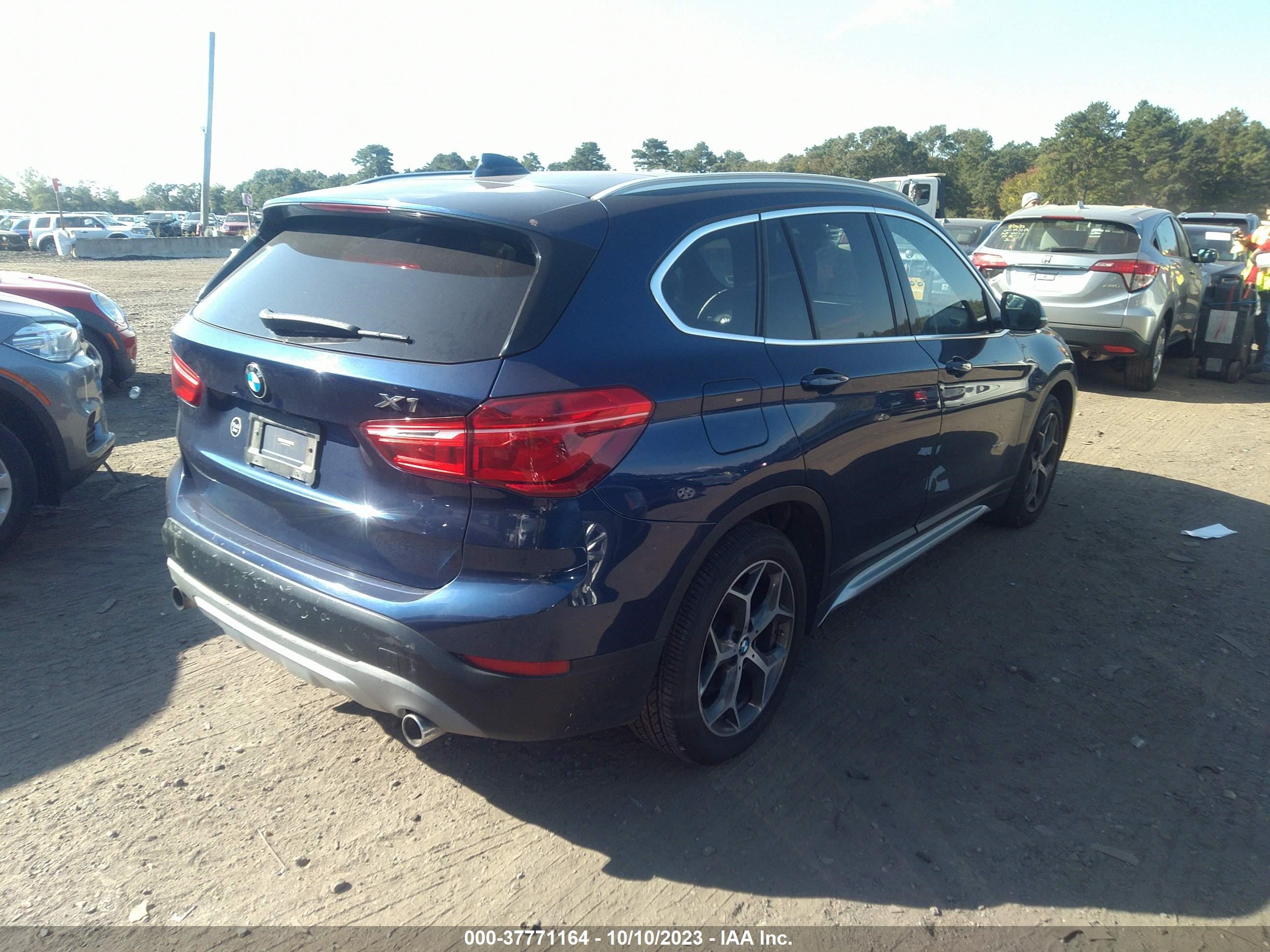 Photo 3 VIN: WBXHT3C38H5F75680 - BMW X1 