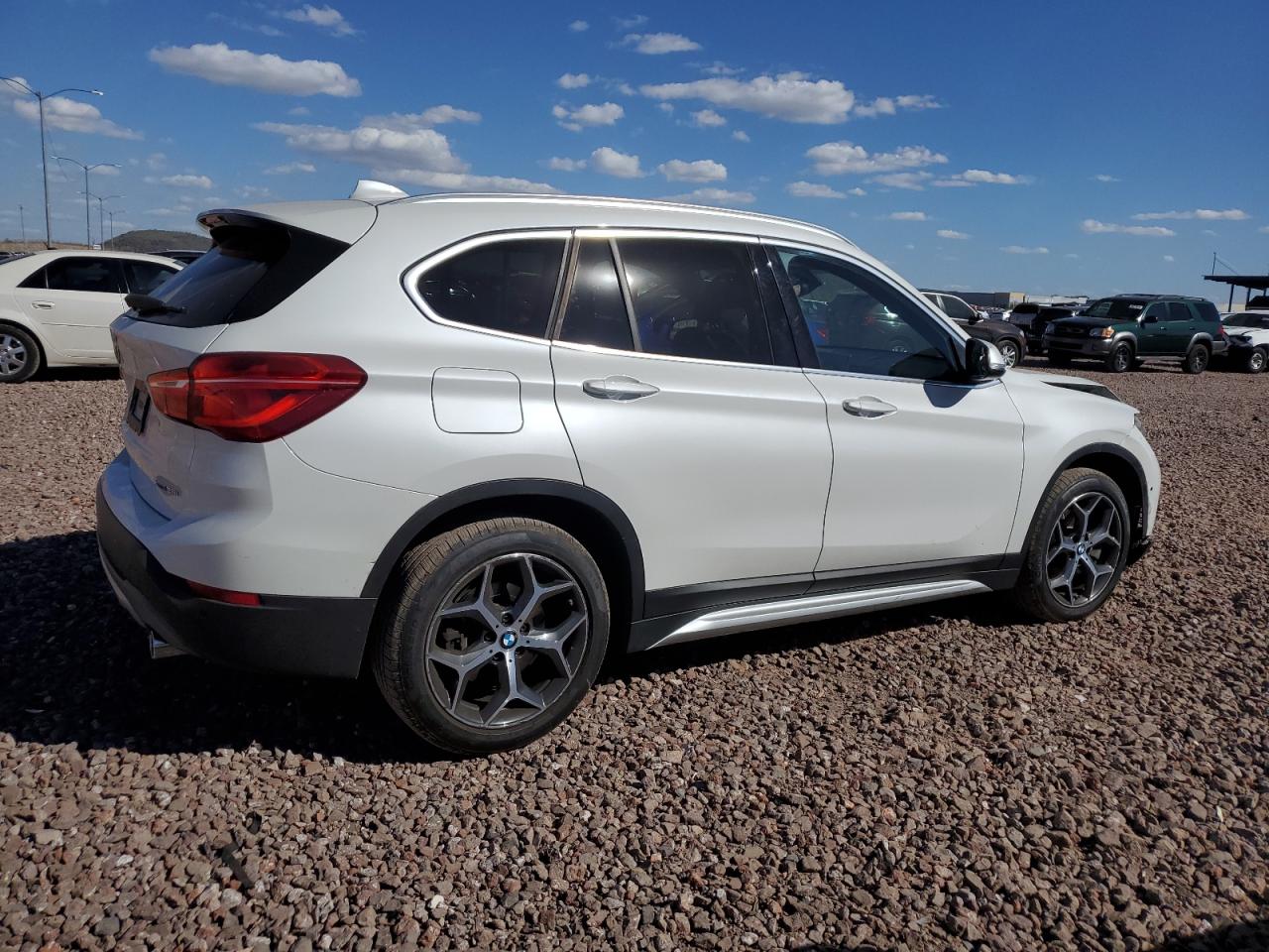 Photo 2 VIN: WBXHT3C38J5L28078 - BMW X1 