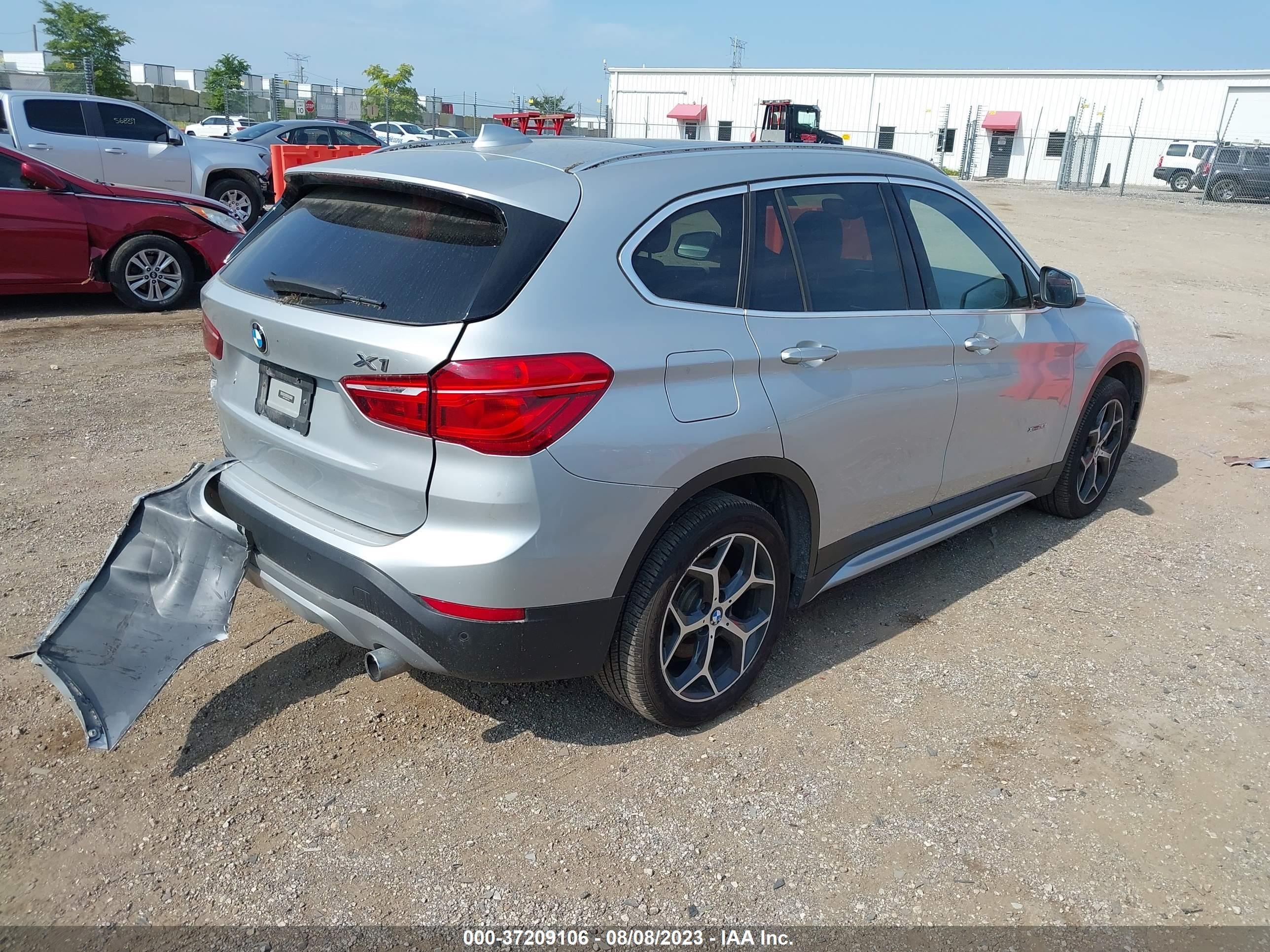 Photo 3 VIN: WBXHT3C39H5F73324 - BMW X1 