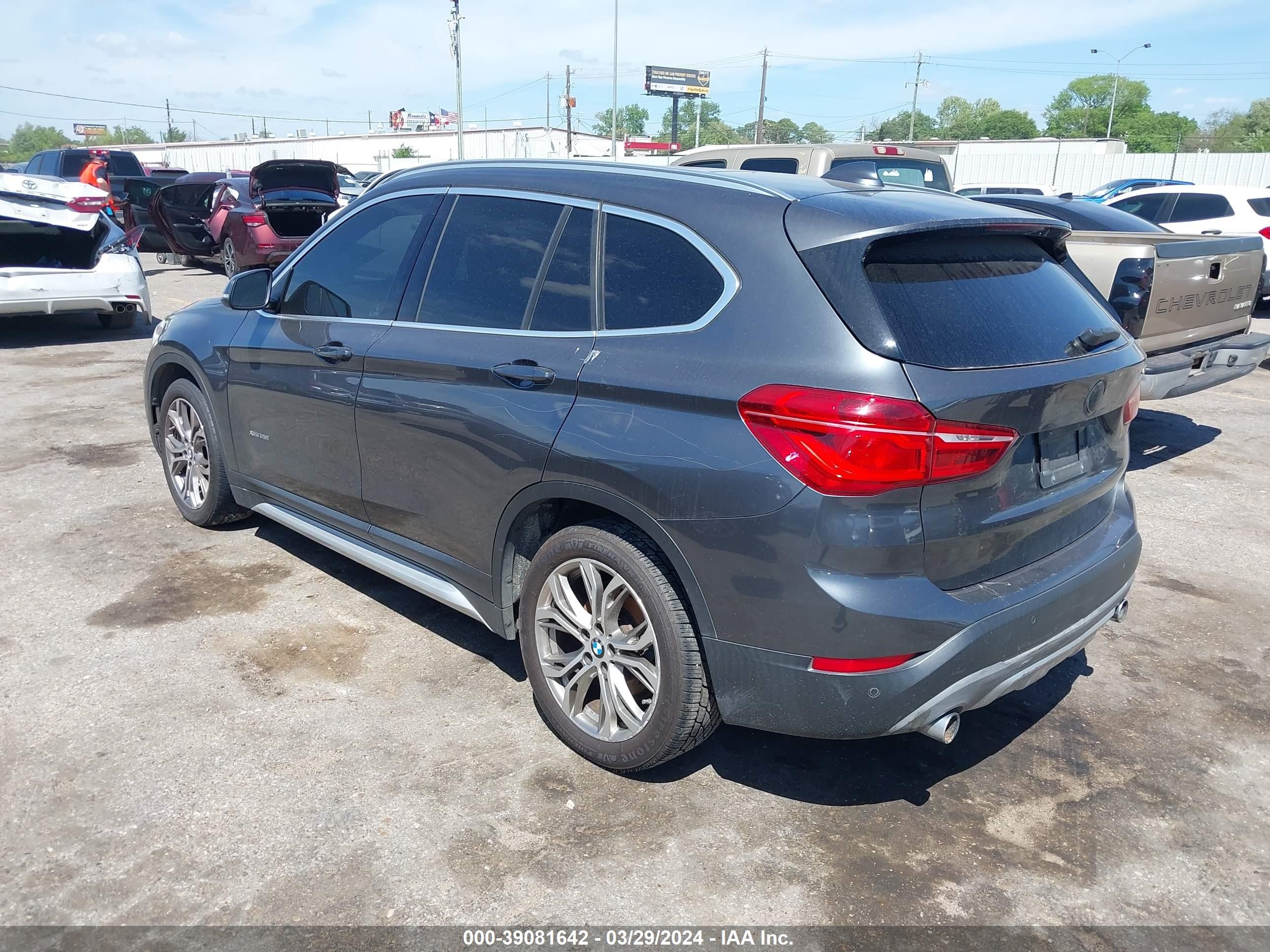 Photo 2 VIN: WBXHT3C3XG5E47181 - BMW X1 