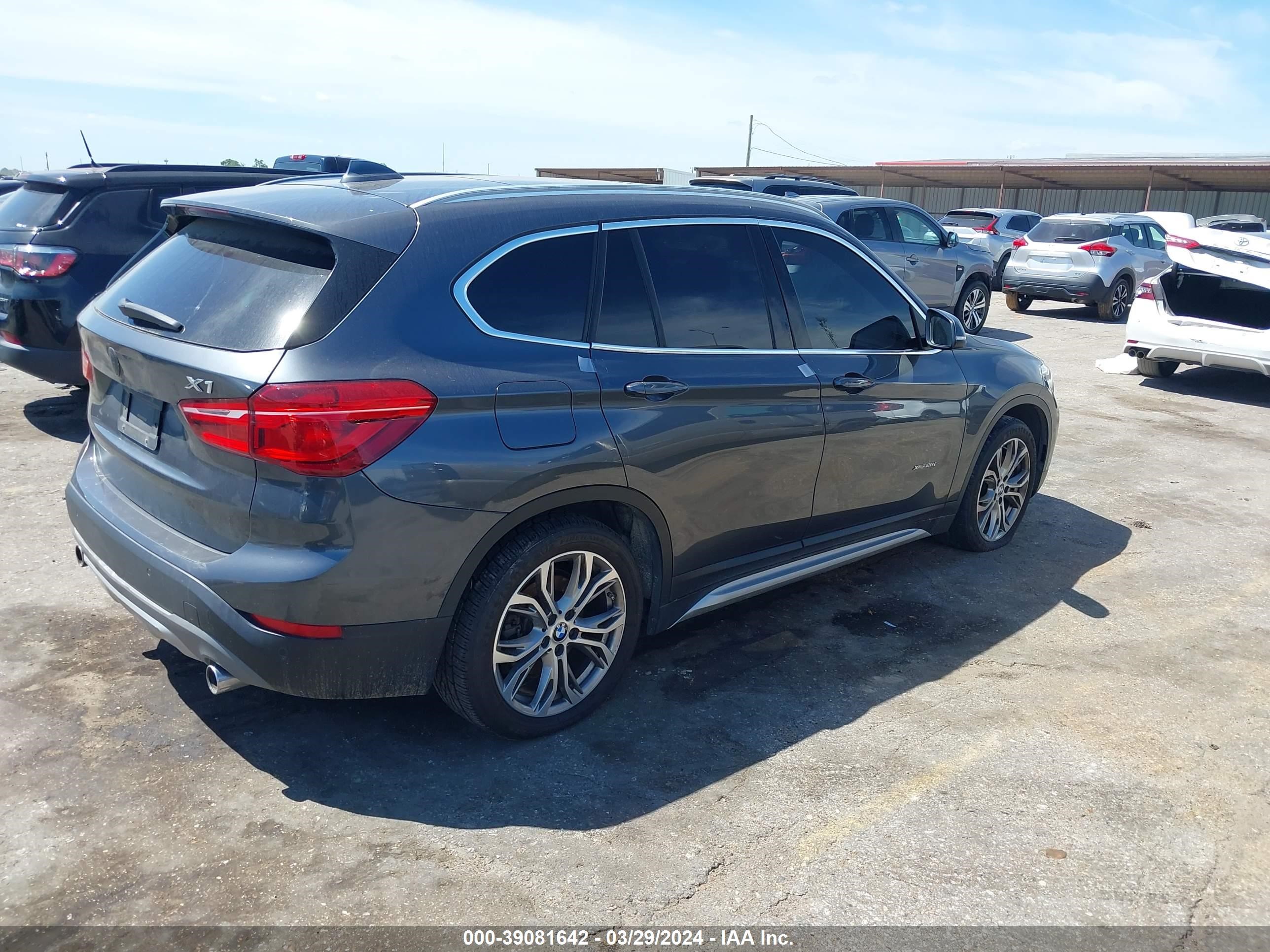 Photo 3 VIN: WBXHT3C3XG5E47181 - BMW X1 