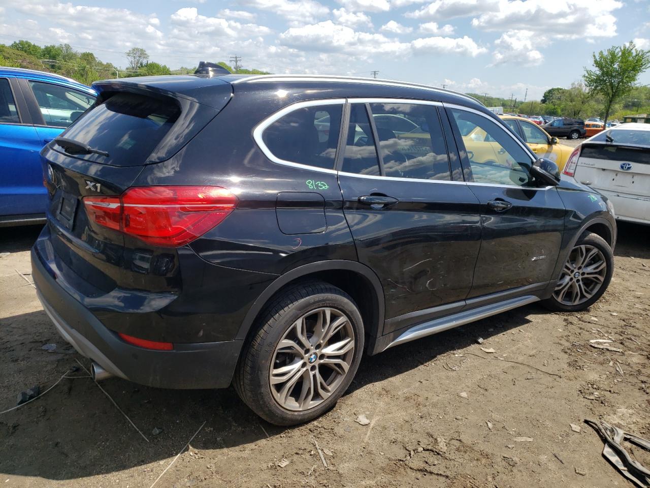 Photo 2 VIN: WBXHT3C3XH5F79682 - BMW X1 