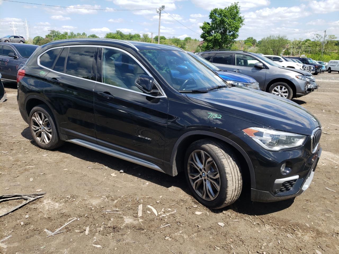 Photo 3 VIN: WBXHT3C3XH5F79682 - BMW X1 