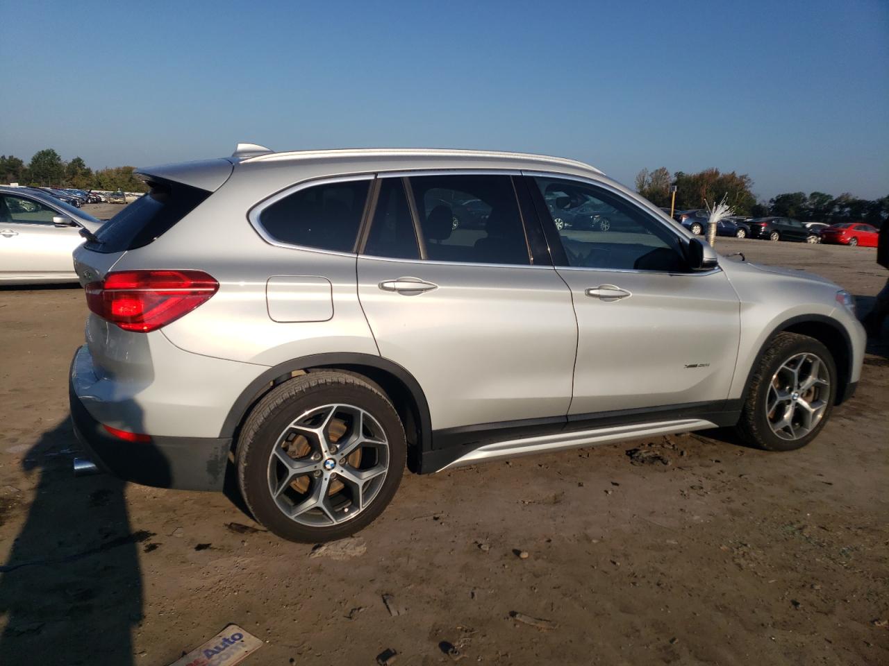 Photo 2 VIN: WBXHT3C3XJ5K22778 - BMW X1 