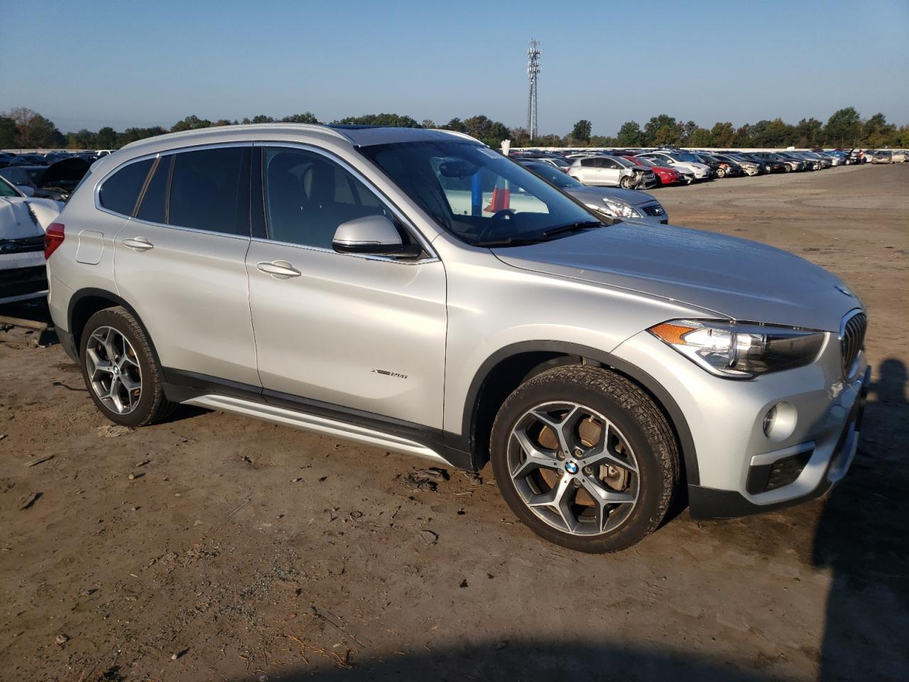 Photo 3 VIN: WBXHT3C3XJ5K22778 - BMW X1 