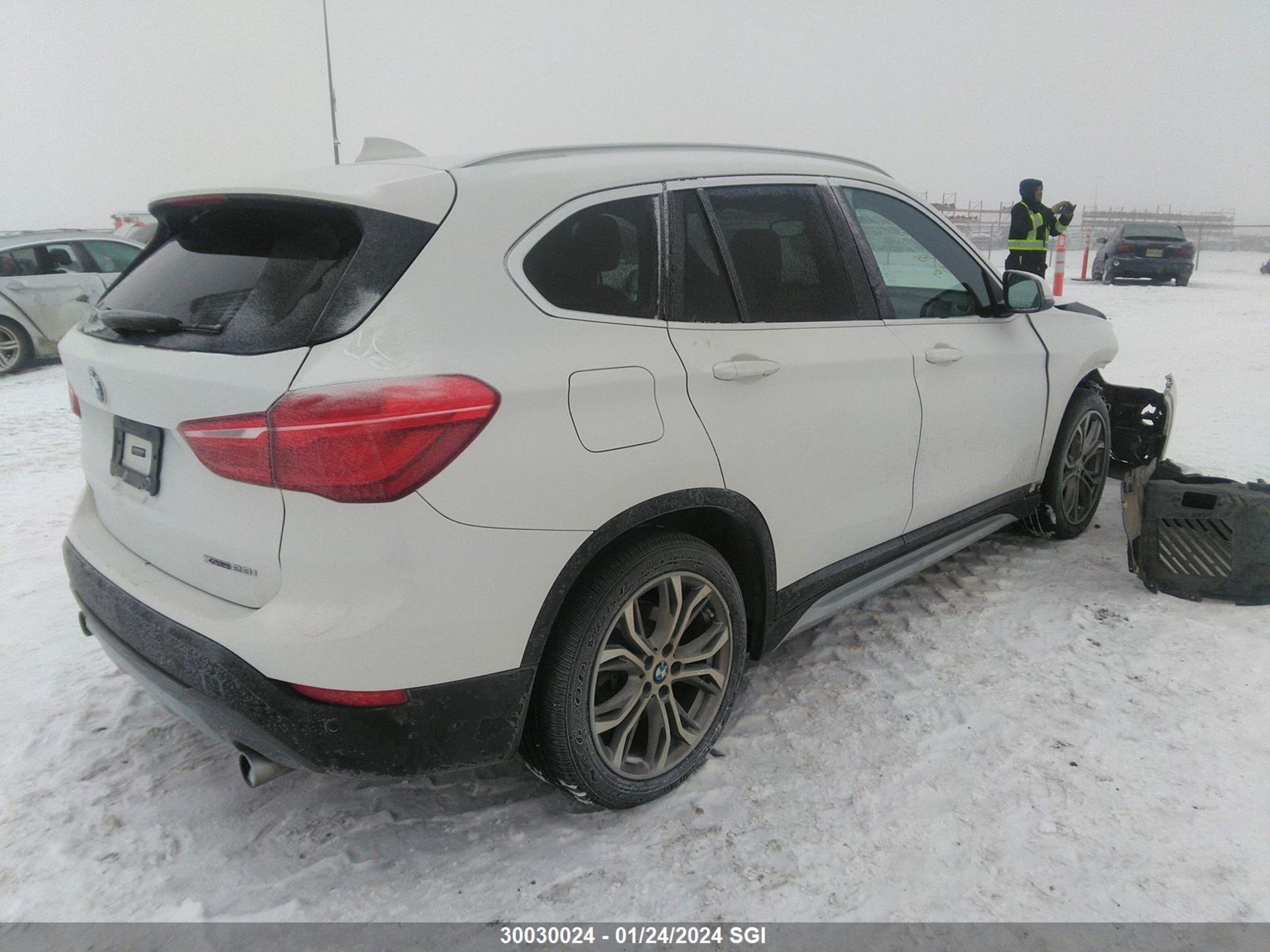 Photo 3 VIN: WBXHT3C56K5L39048 - BMW X1 