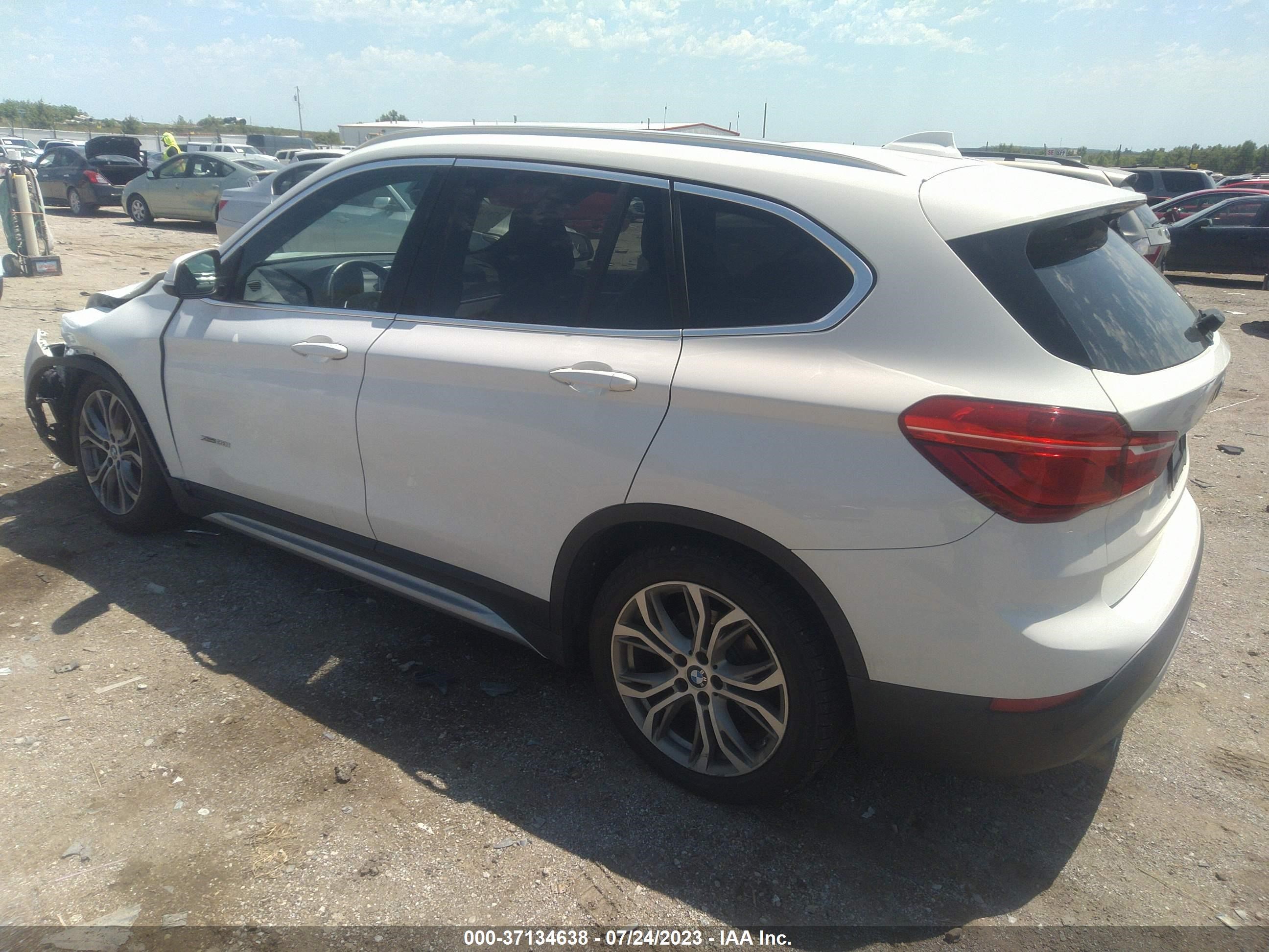 Photo 2 VIN: WBXHT3Z30G4A47904 - BMW X1 