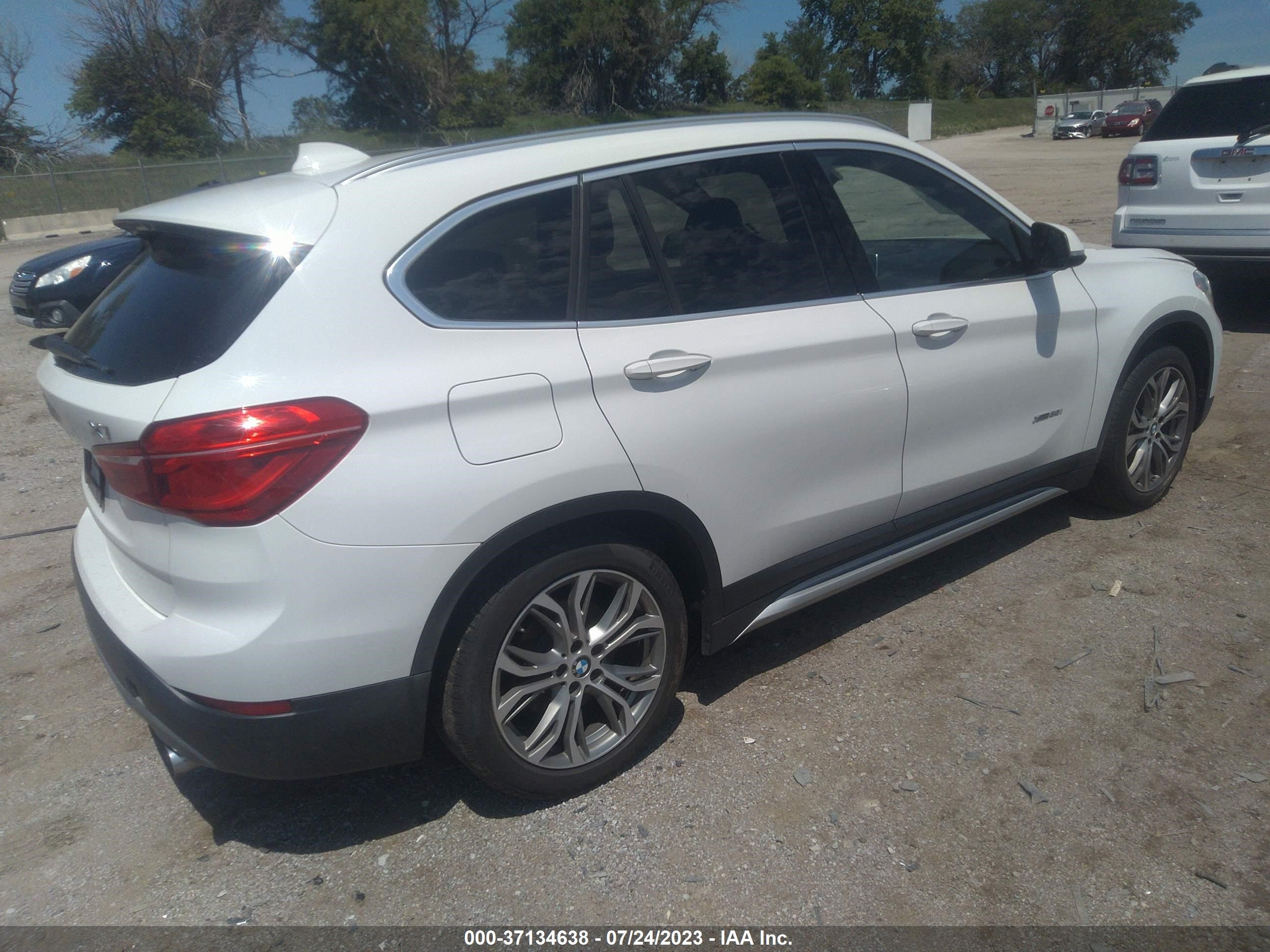 Photo 3 VIN: WBXHT3Z30G4A47904 - BMW X1 