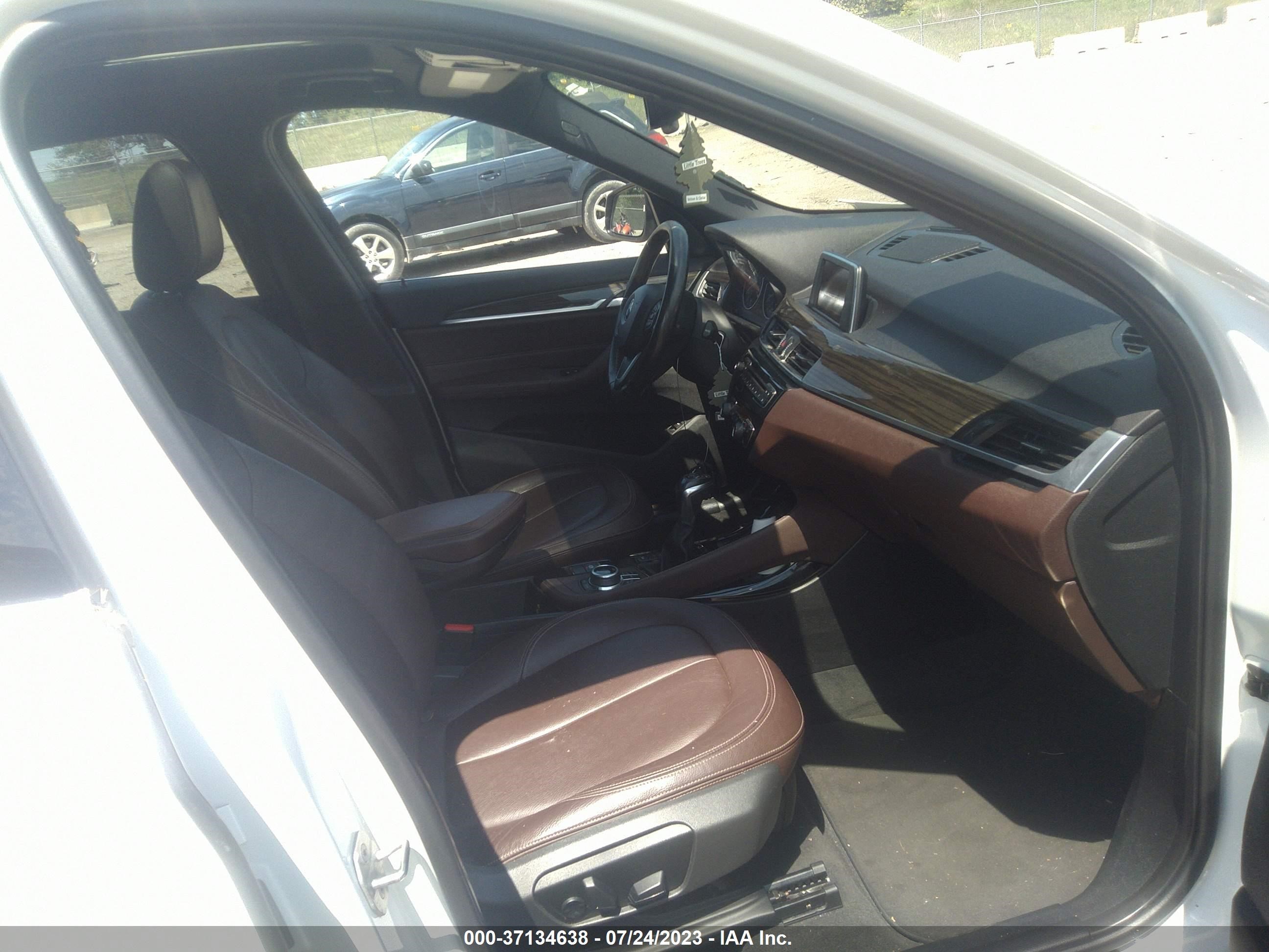 Photo 4 VIN: WBXHT3Z30G4A47904 - BMW X1 