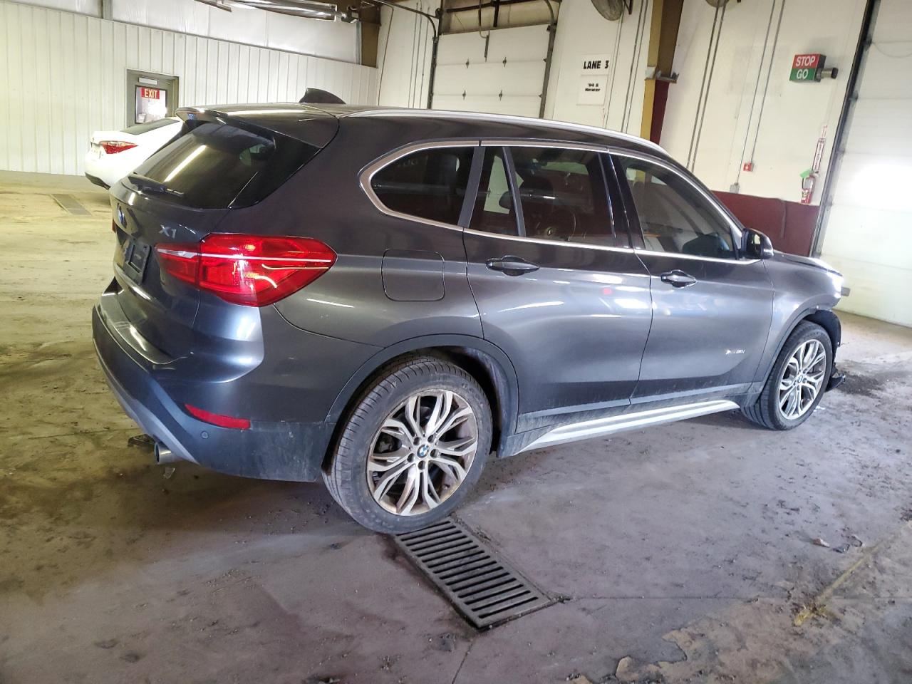 Photo 2 VIN: WBXHT3Z37H4A52213 - BMW X1 