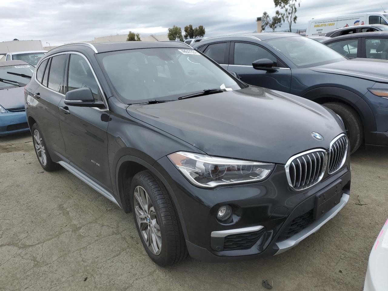 Photo 3 VIN: WBXHT3Z38H4A57503 - BMW X1 