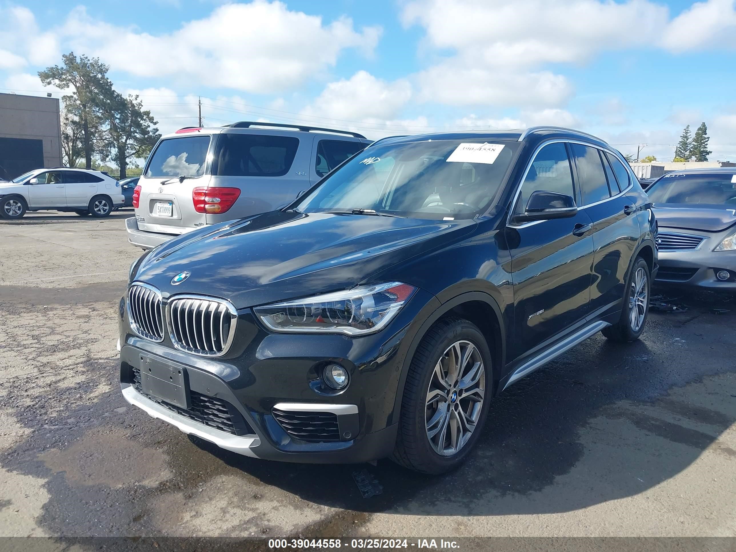 Photo 1 VIN: WBXHT3Z39H4A54173 - BMW X1 