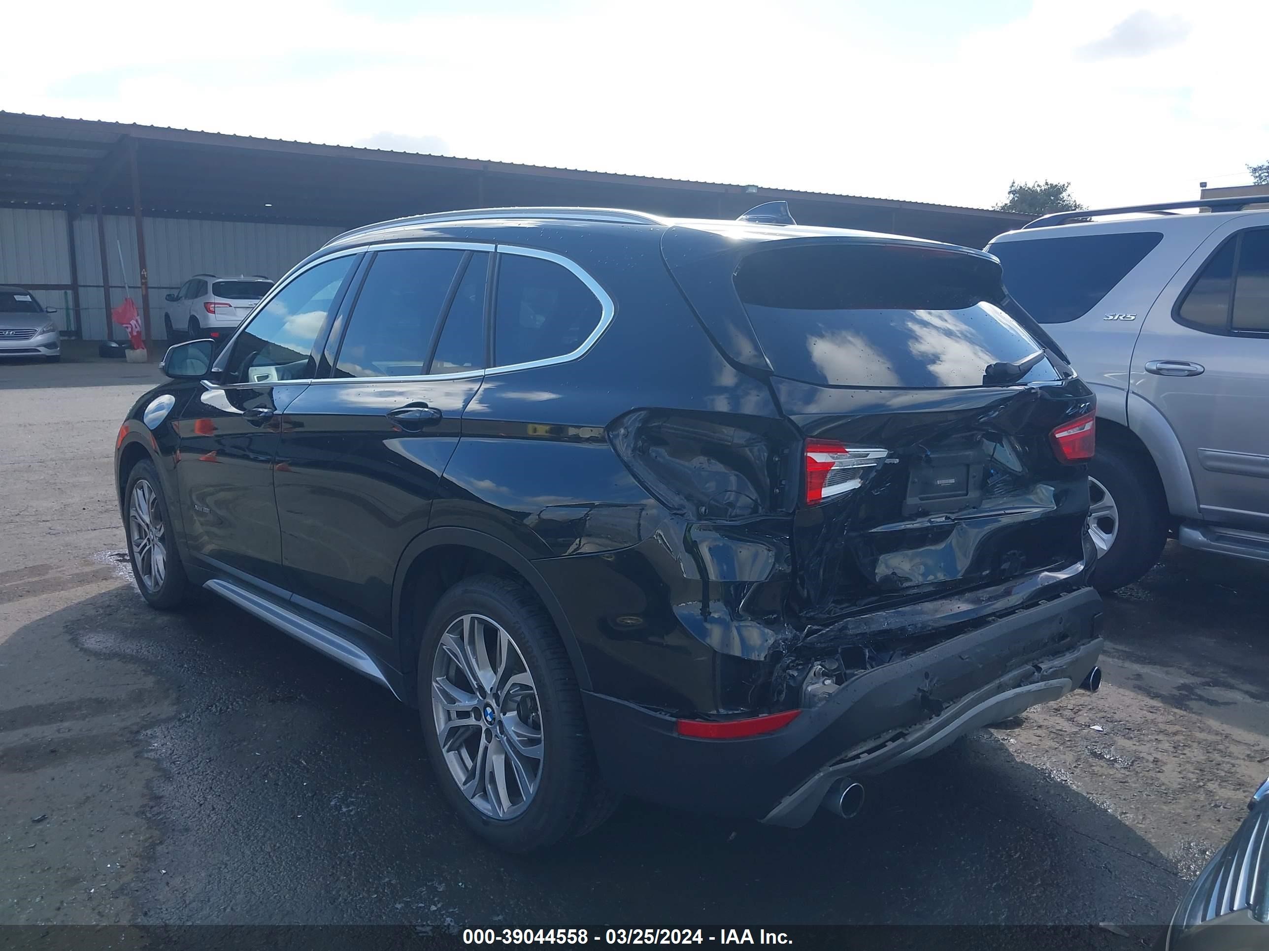 Photo 2 VIN: WBXHT3Z39H4A54173 - BMW X1 