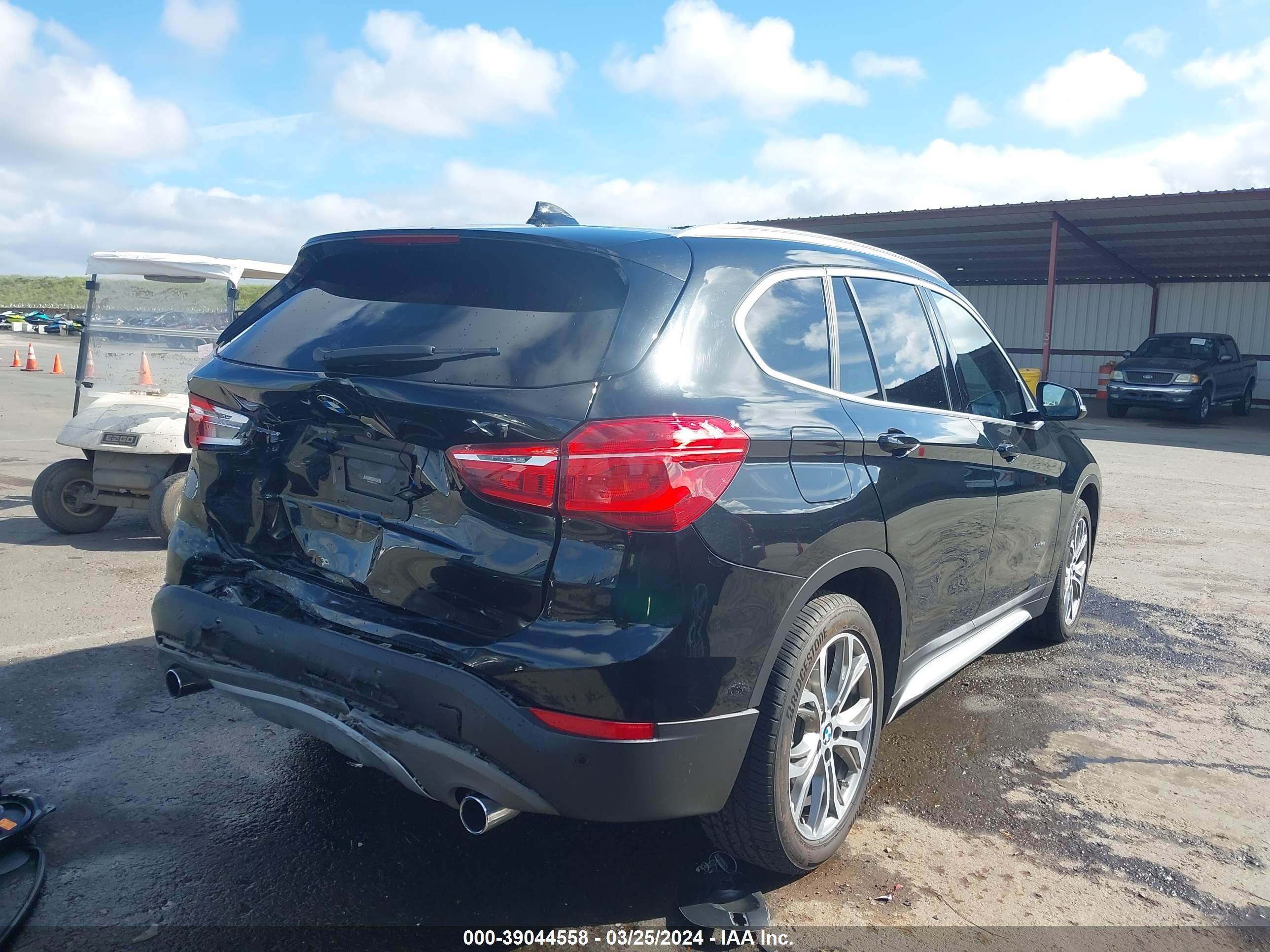 Photo 3 VIN: WBXHT3Z39H4A54173 - BMW X1 